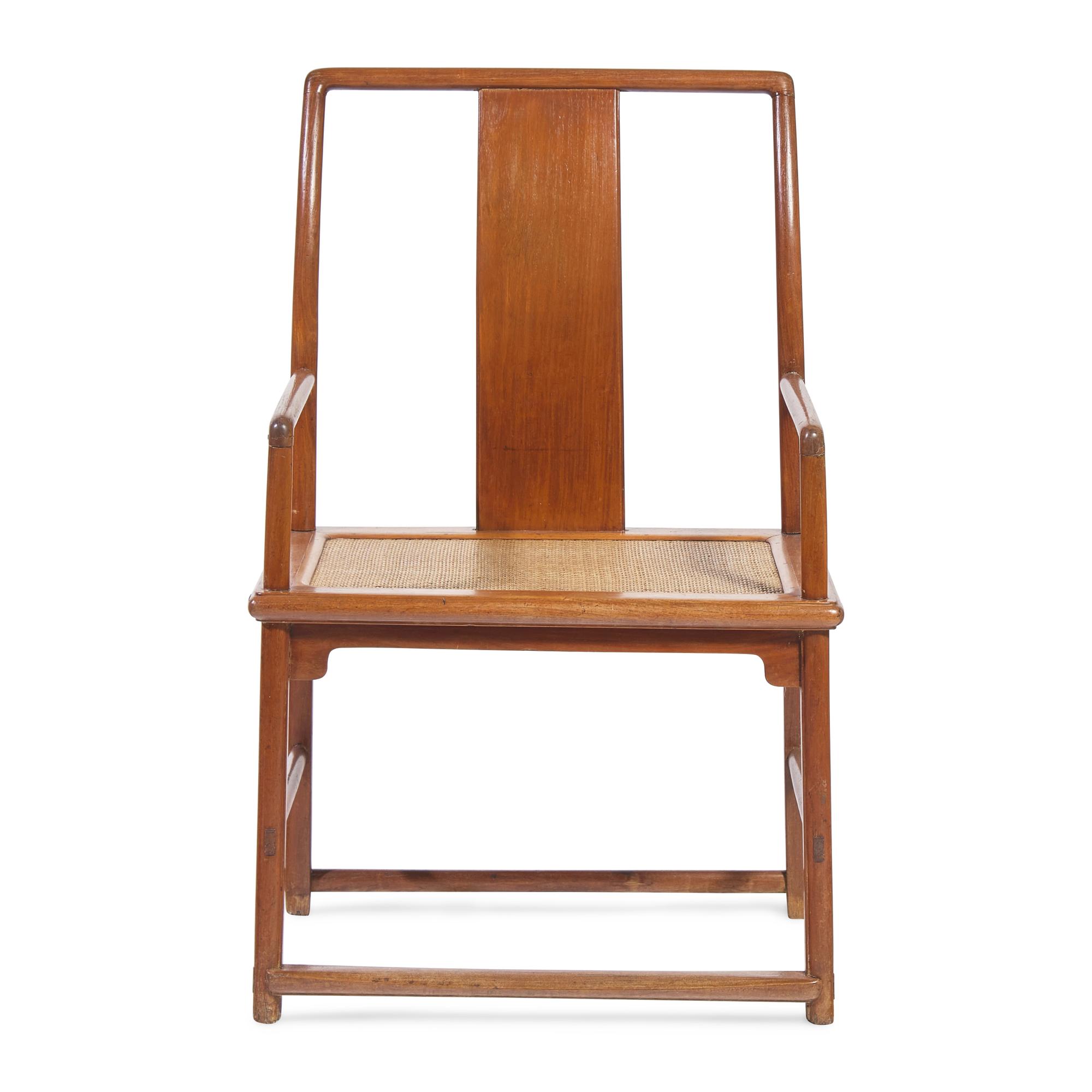 A Chinese Huanghuali Official's Armchair, Nanguanmaoyi, 18th/19th Century 清中期 黃花梨南官帽椅