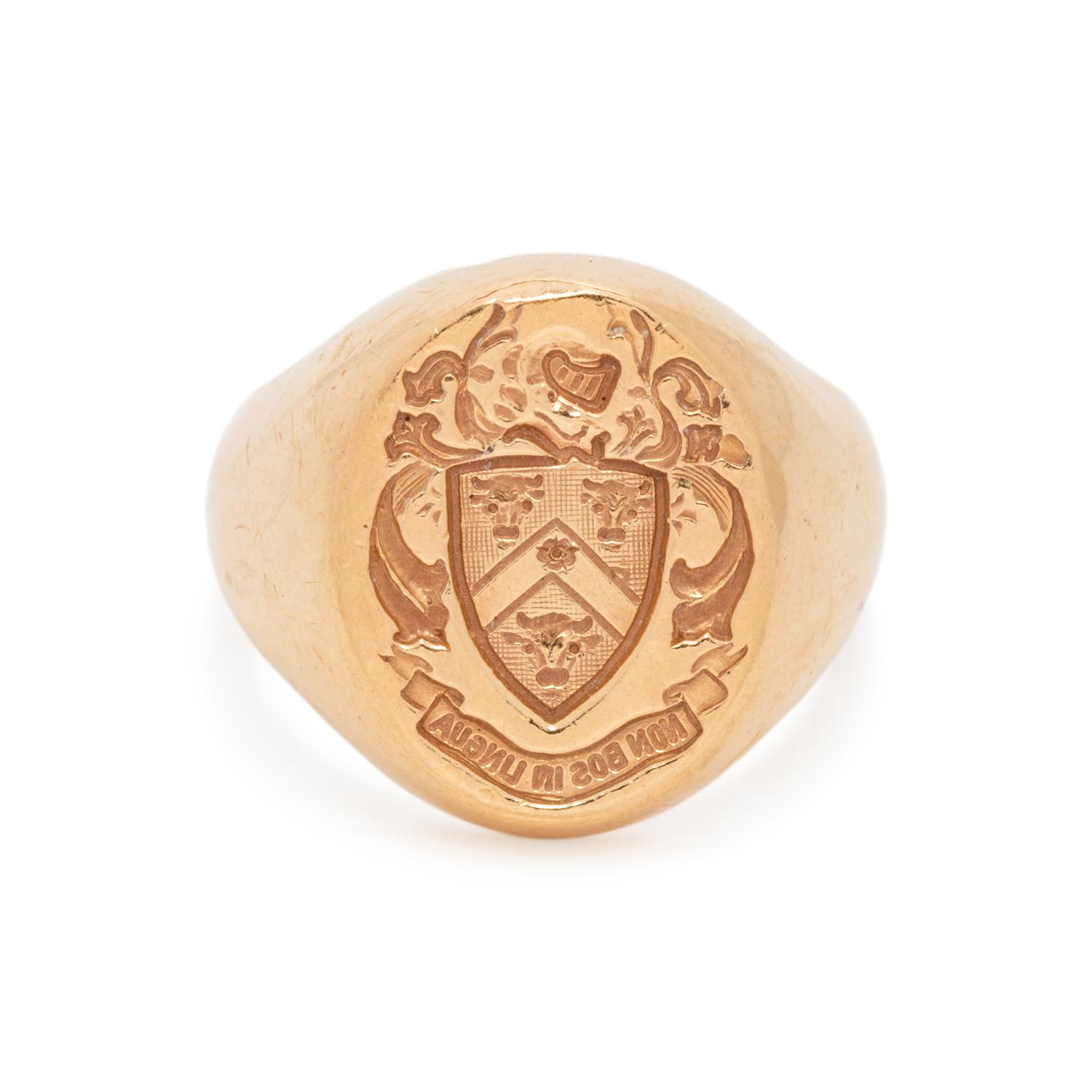YELLOW GOLD SIGNET RING