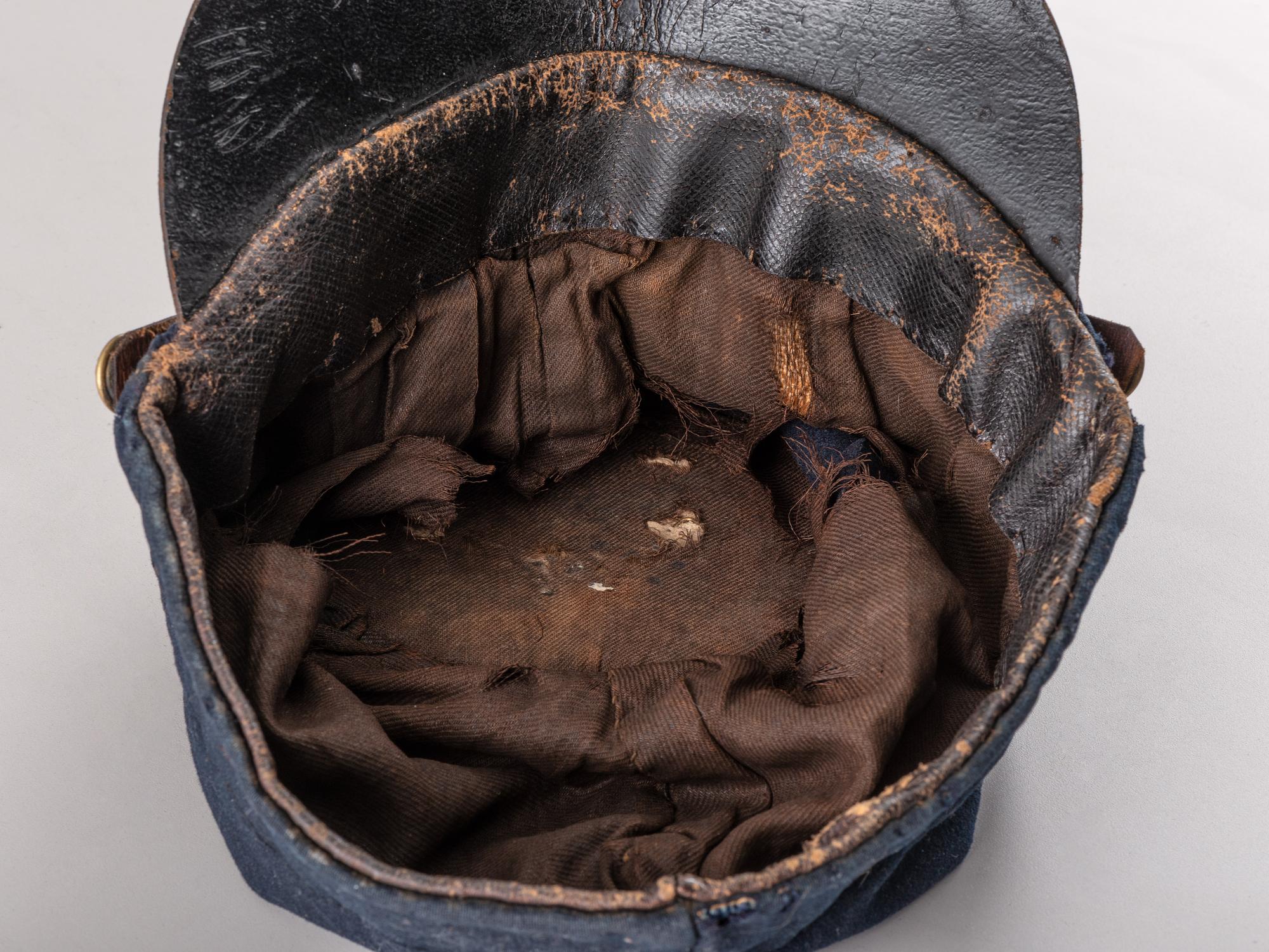 [CIVIL WAR]. McDowell-style forage cap with 4th regimental number and artillery insignia.