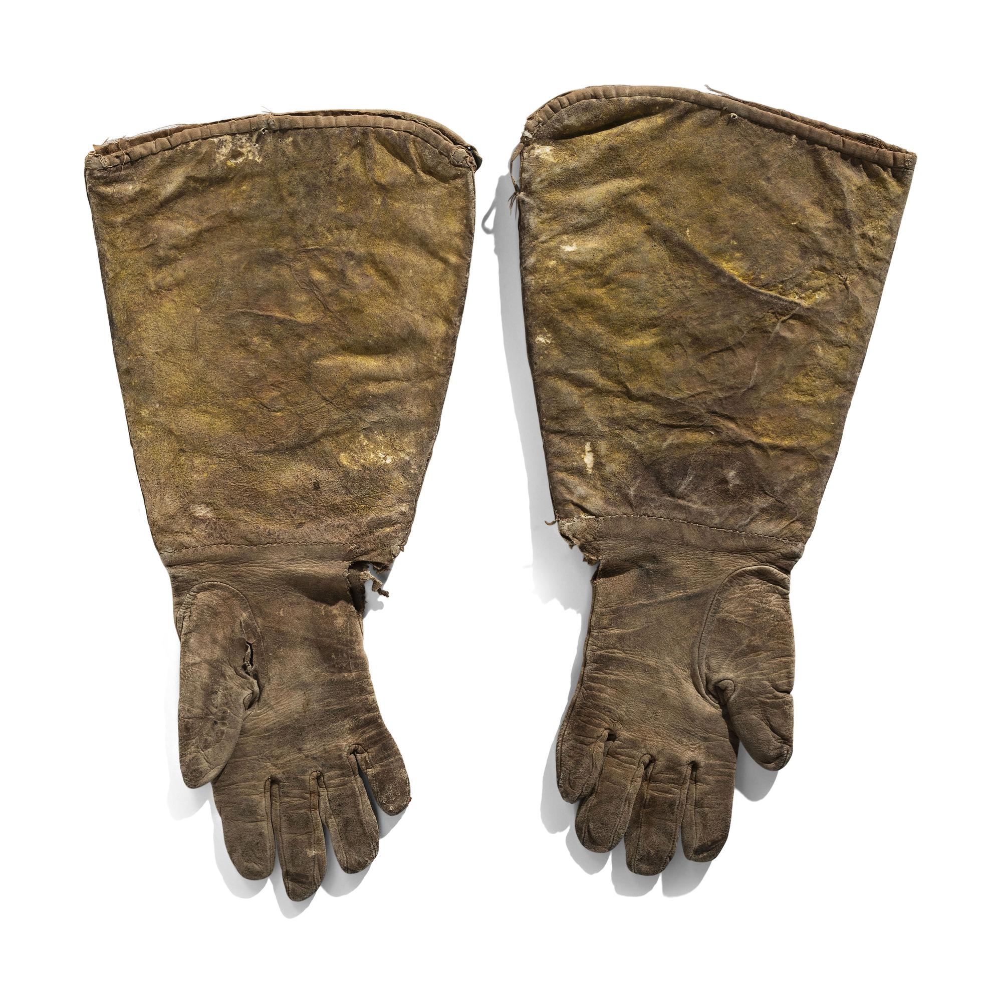Plateau Beaded Hide Gauntlets