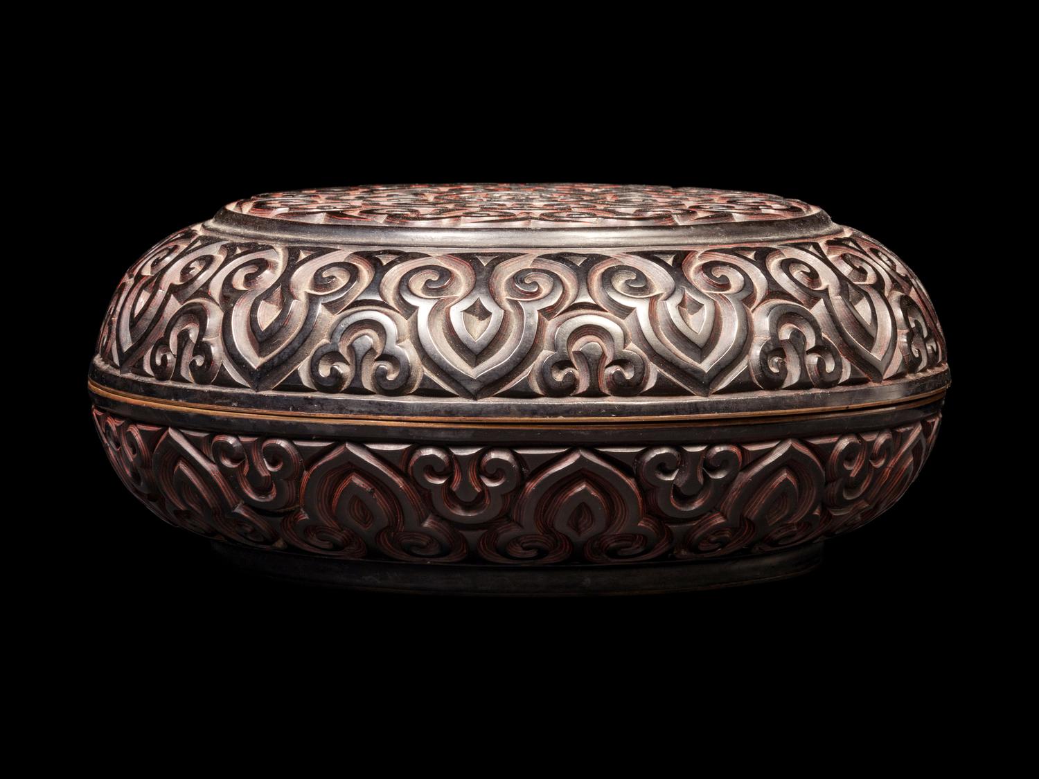 A Tixi Lacquer Circular Covered Box