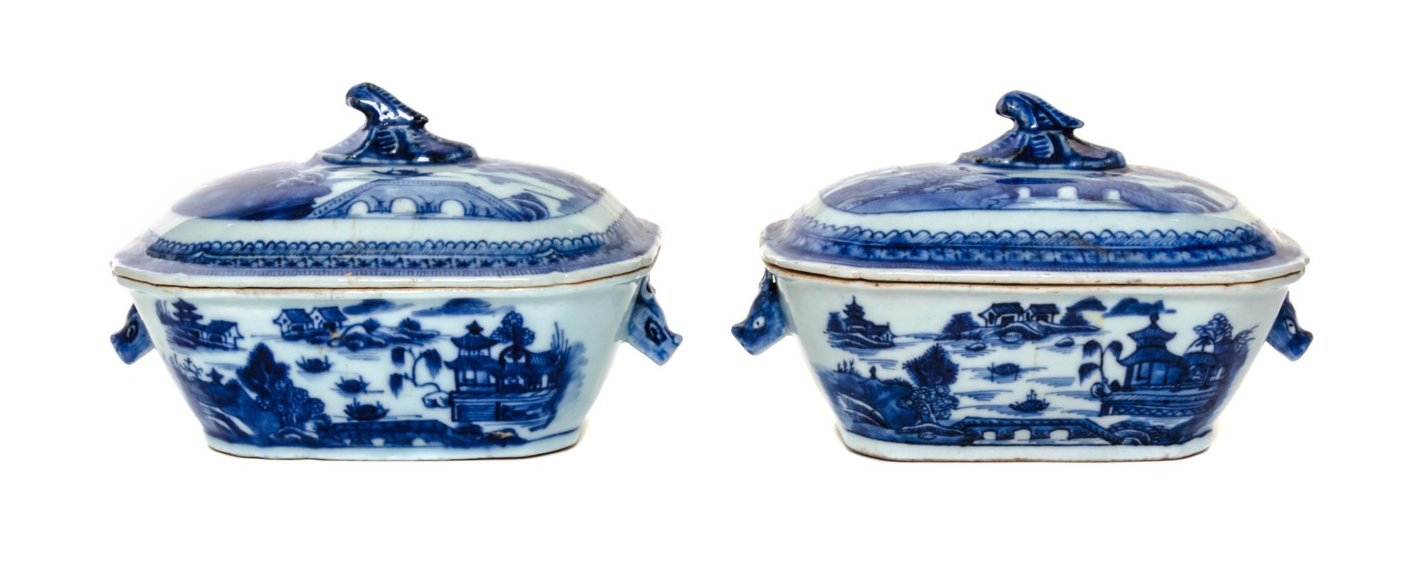 A Pair of Chinese Export Porcelain Sauce Tureens Width 7 1/2 inches.