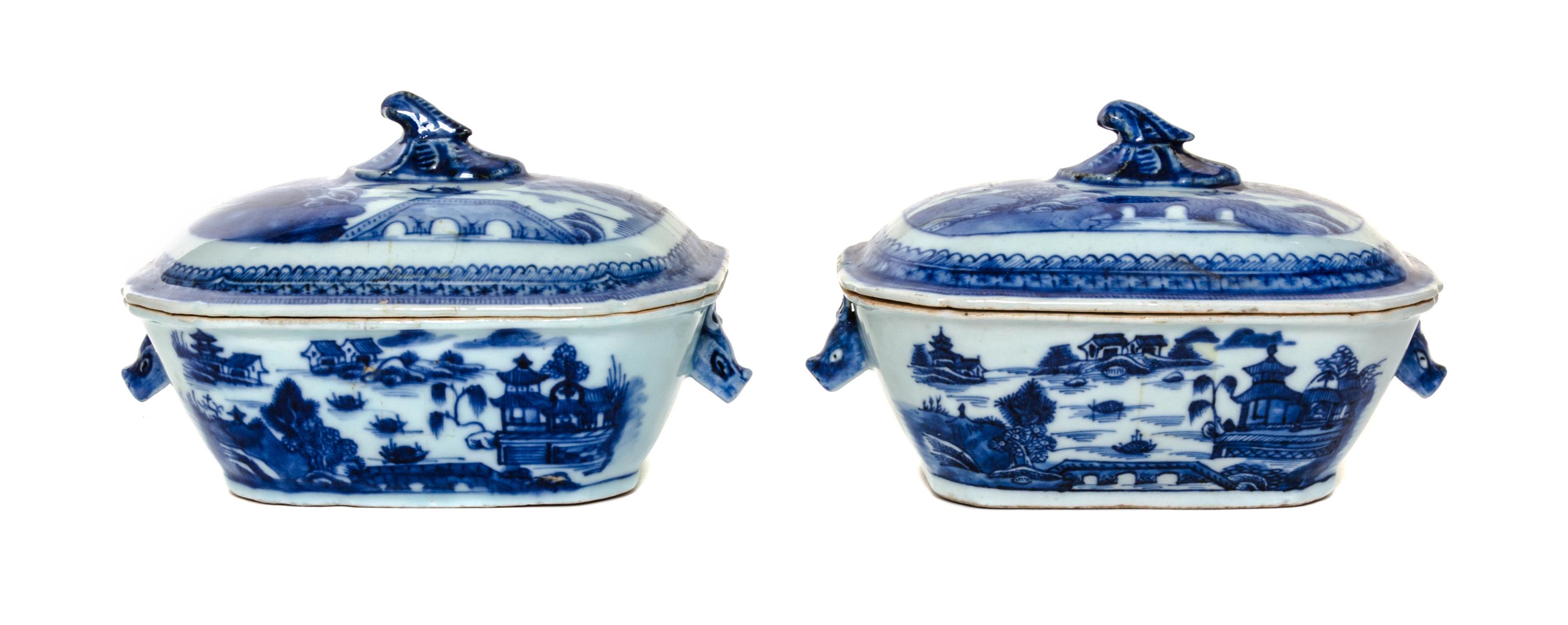 A Pair of Chinese Export Porcelain Sauce Tureens Width 7 1/2 inches.