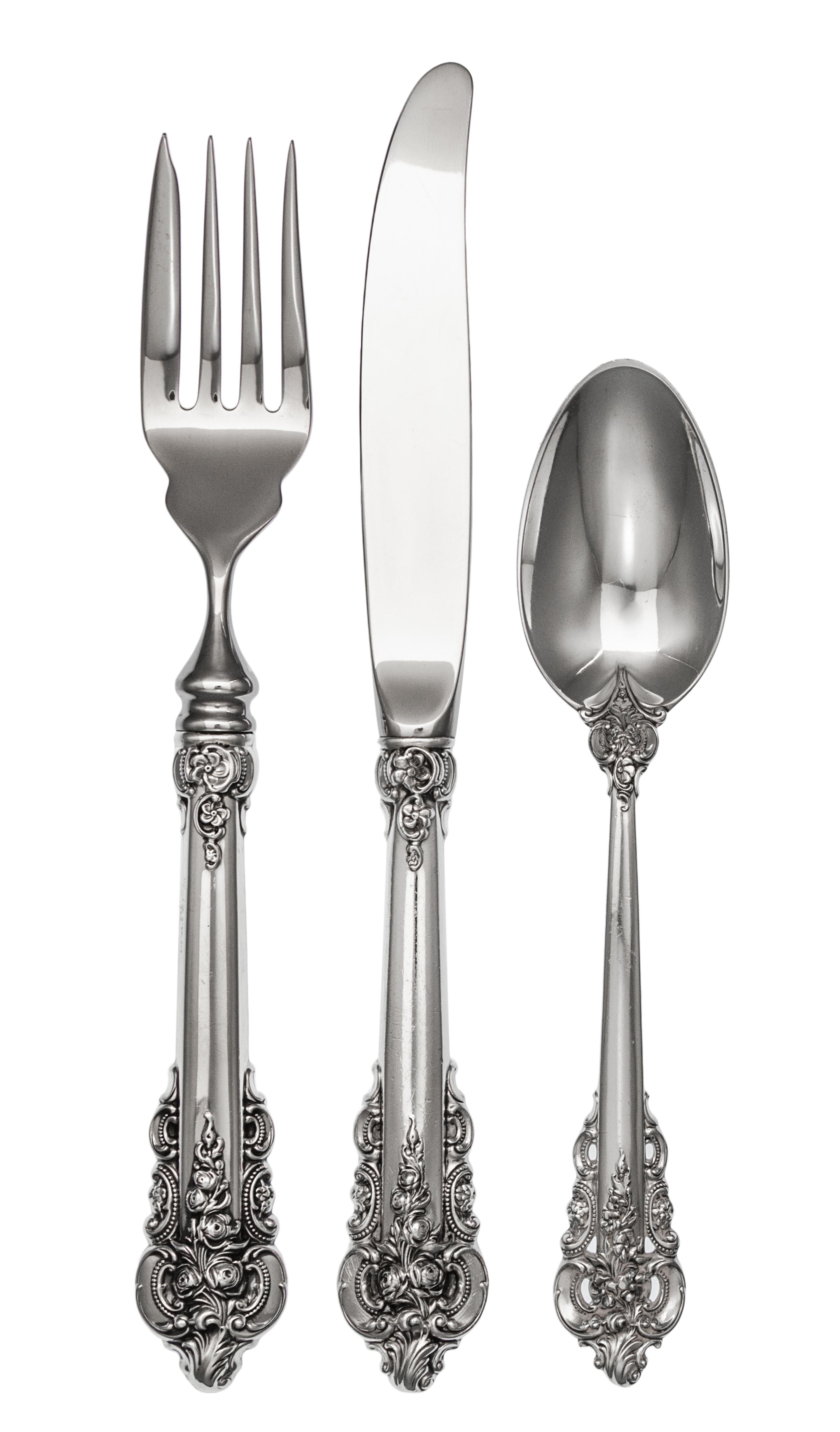 An American Silver Flatware Service, R. Wallace & Sons Mfg. Co., Wallingford, CT, Grand Baroque pattern, comprising: 5 dinner knives 7