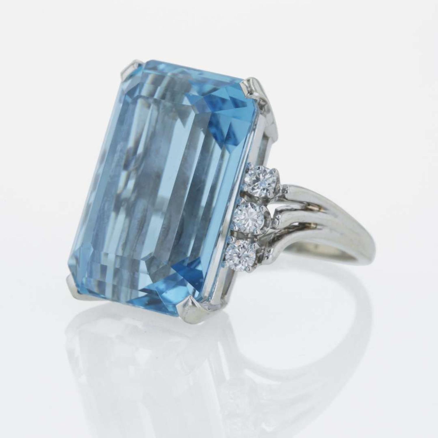 A 14K white gold, aquamarine, and diamond ring
