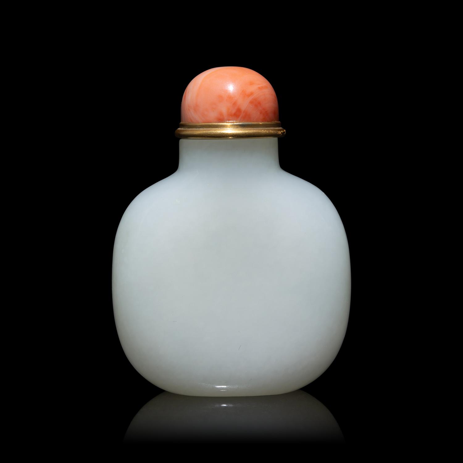 A Large Chinese White Jade Snuff Bottle, 18th/19th Century 清中期 白玉素面鼻煙壺
