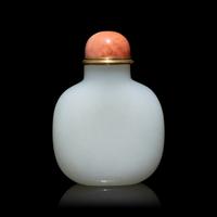 A Large Chinese White Jade Snuff Bottle, 18th/19th Century 清中期 白玉素面鼻煙壺