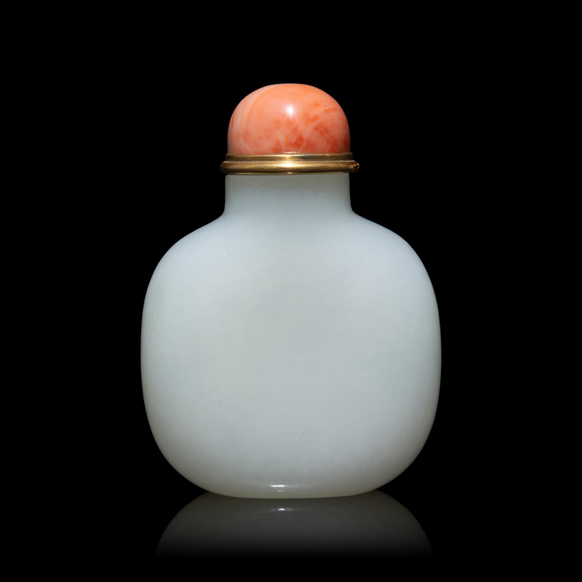 A Large Chinese White Jade Snuff Bottle, 18th/19th Century 清中期 白玉素面鼻煙壺