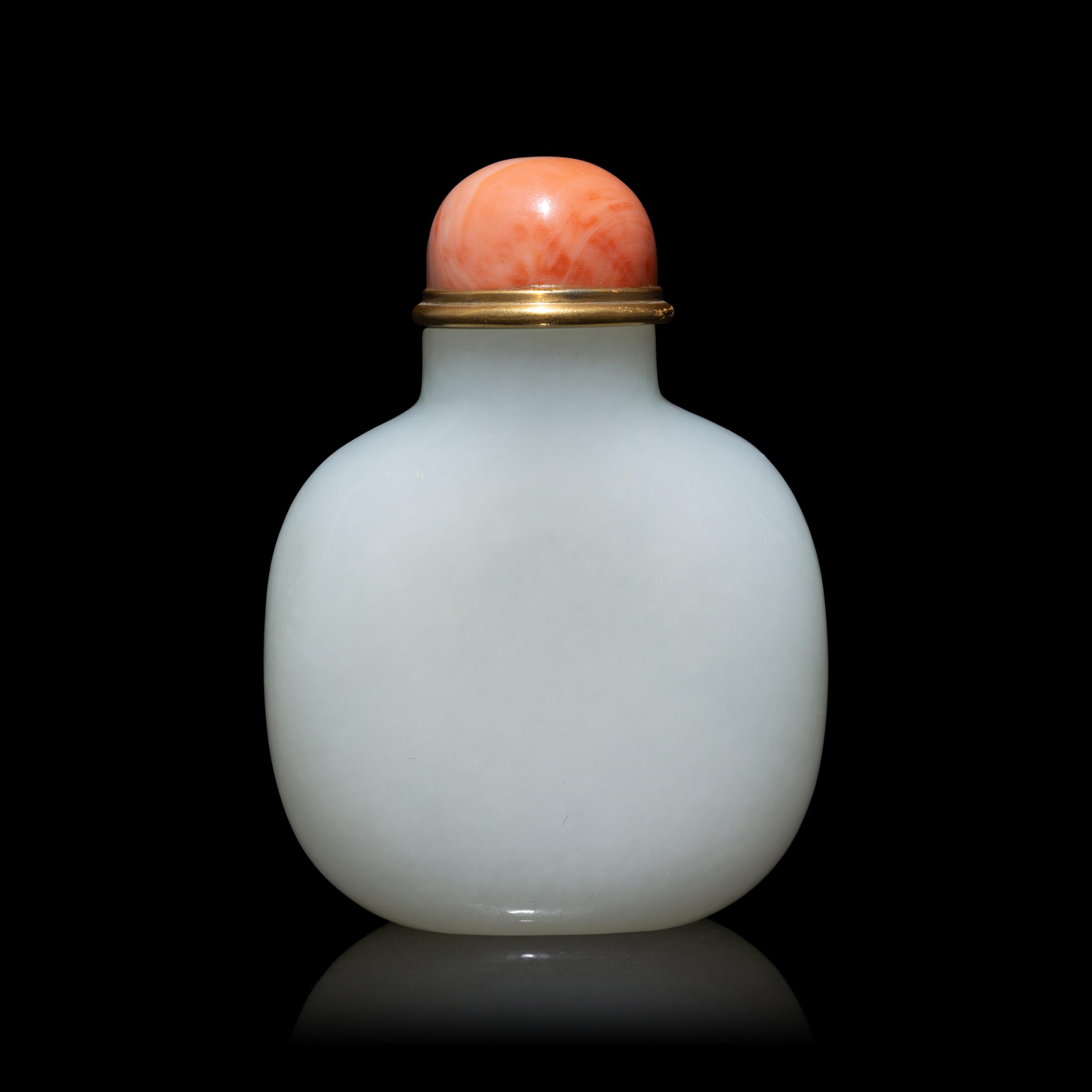 A Large Chinese White Jade Snuff Bottle, 18th/19th Century 清中期 白玉素面鼻煙壺