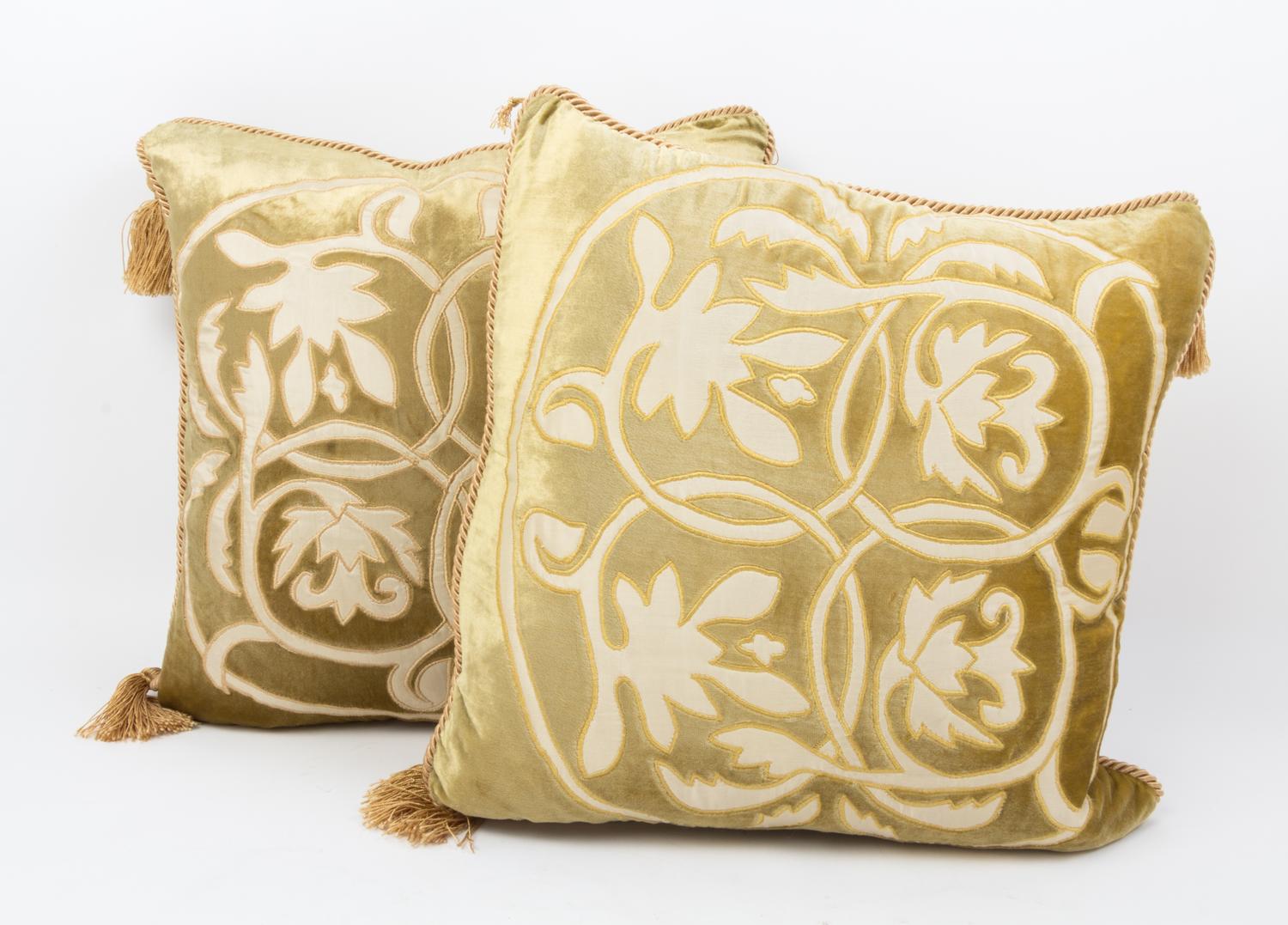 A Pair of Velvet and Silk Throw Pillows Height 15 x width 15 inches. — 20TH CENTURY