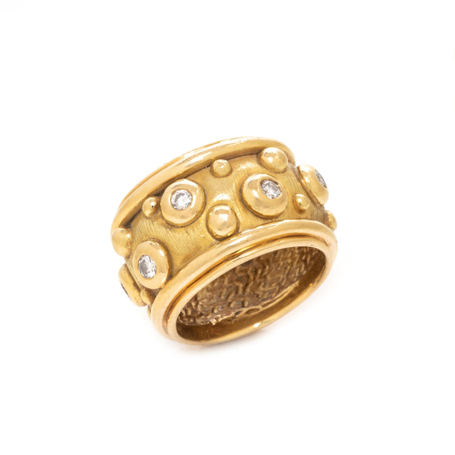 DENISE ROBERGE, YELLOW GOLD AND DIAMOND RING