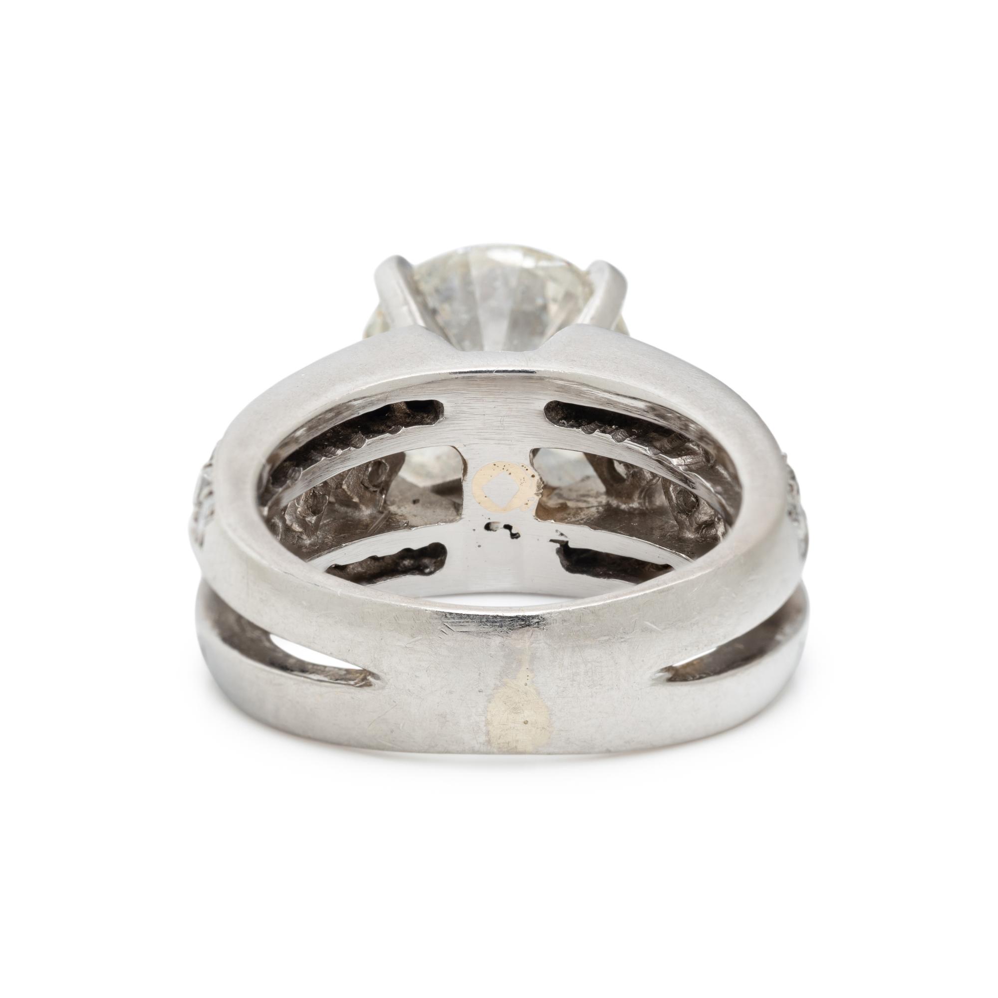 DIAMOND RING