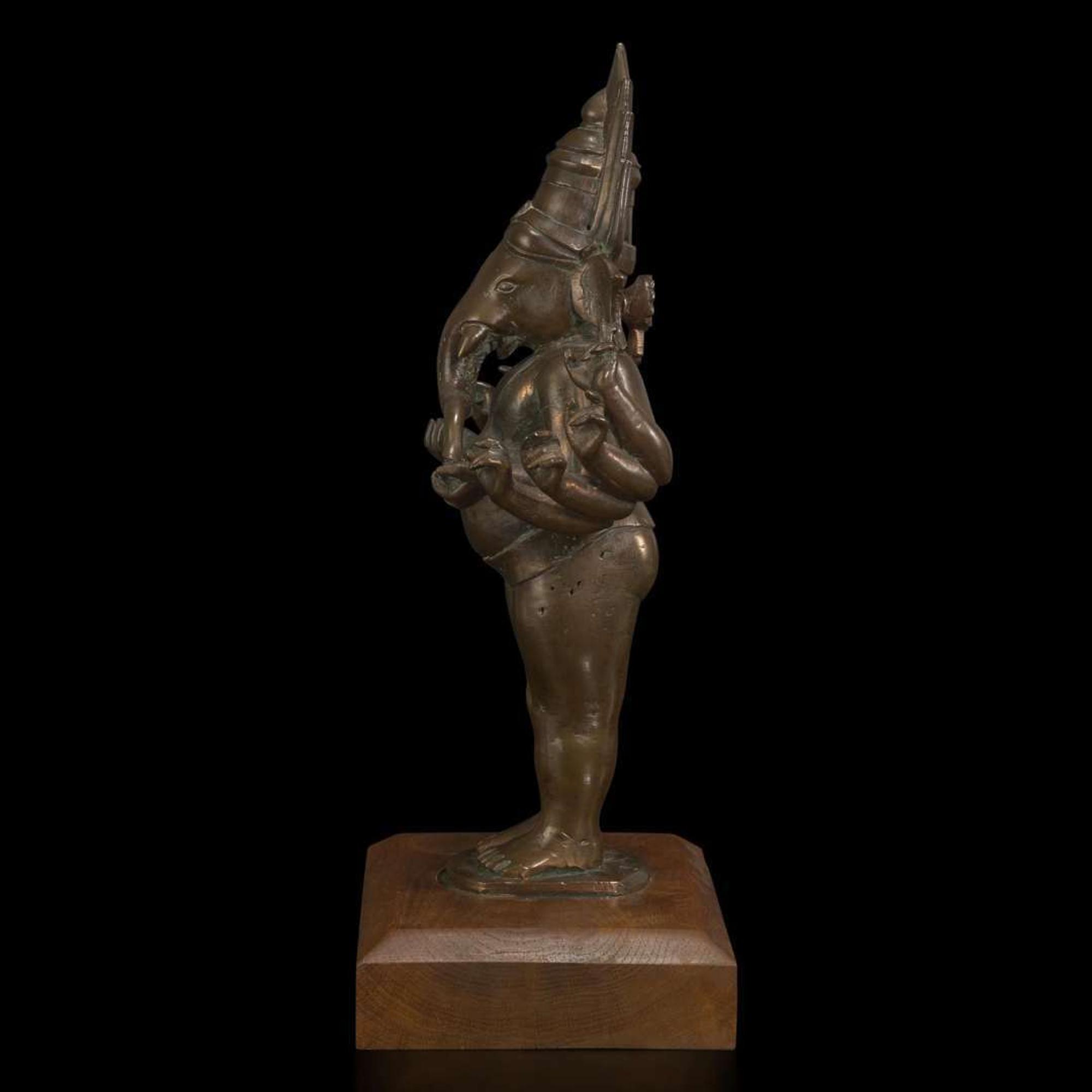 An Indian brass standing figure of Ganesh 铜塑象头神 19th century ????