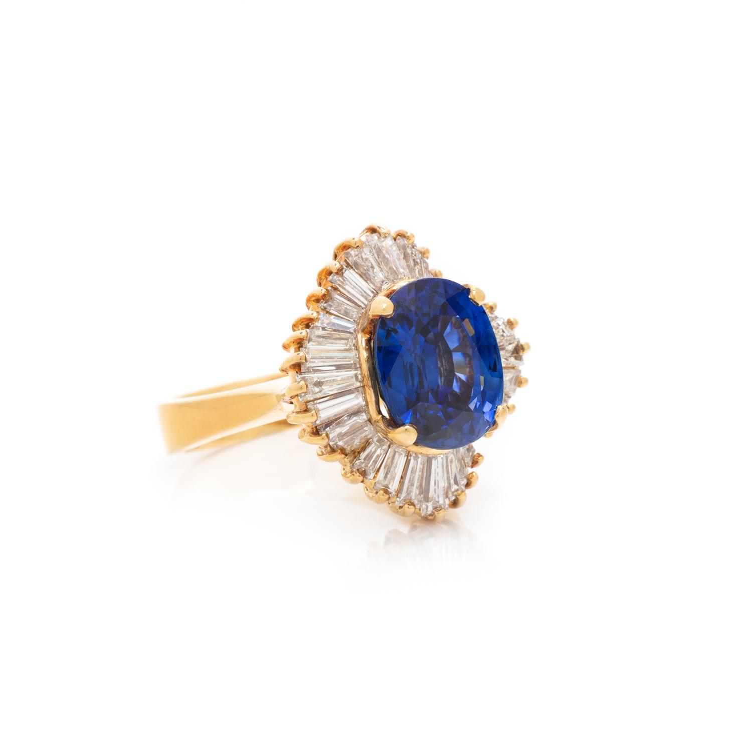 YELLOW GOLD, SAPPHIRE AND DIAMOND RING