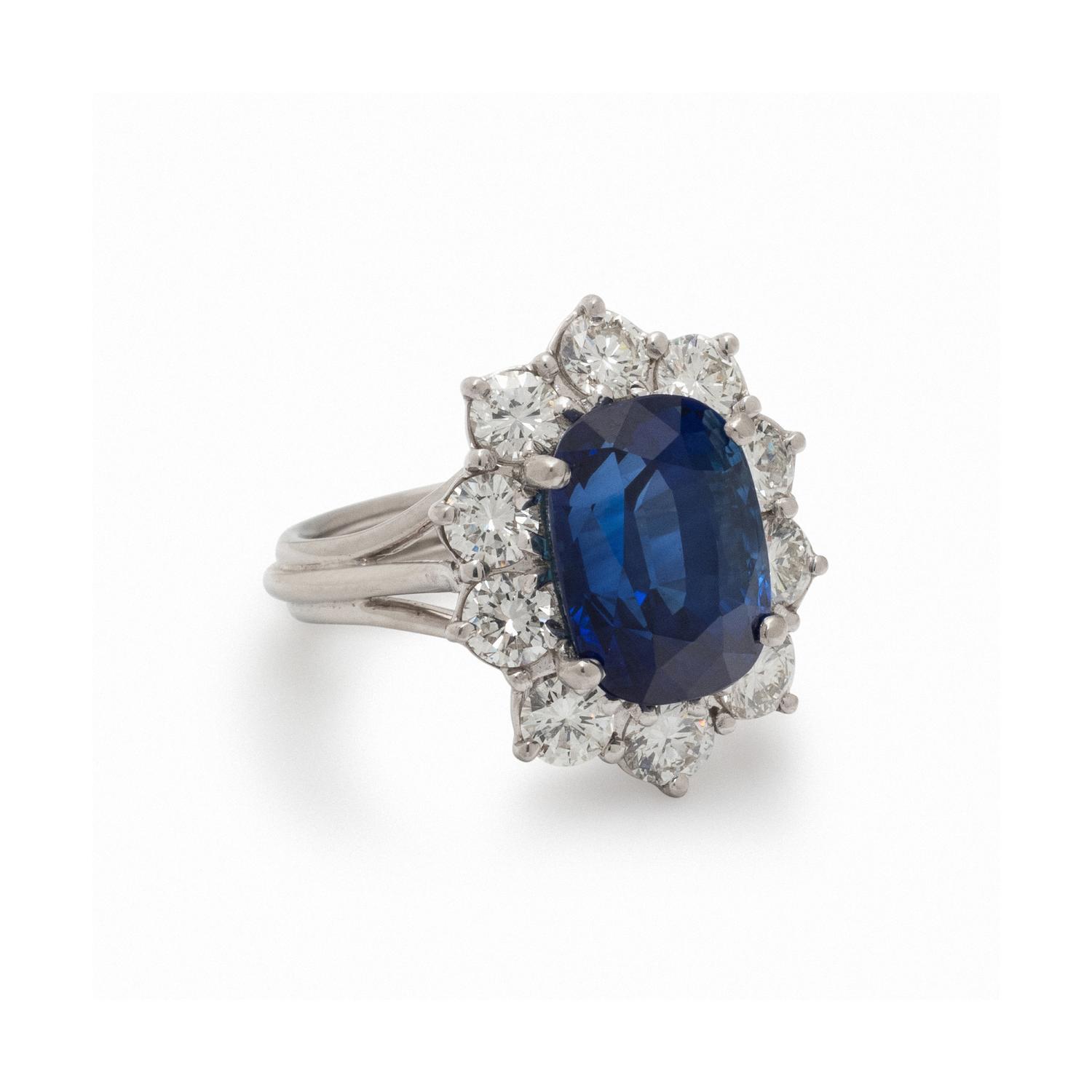 SAPPHIRE AND DIAMOND RING