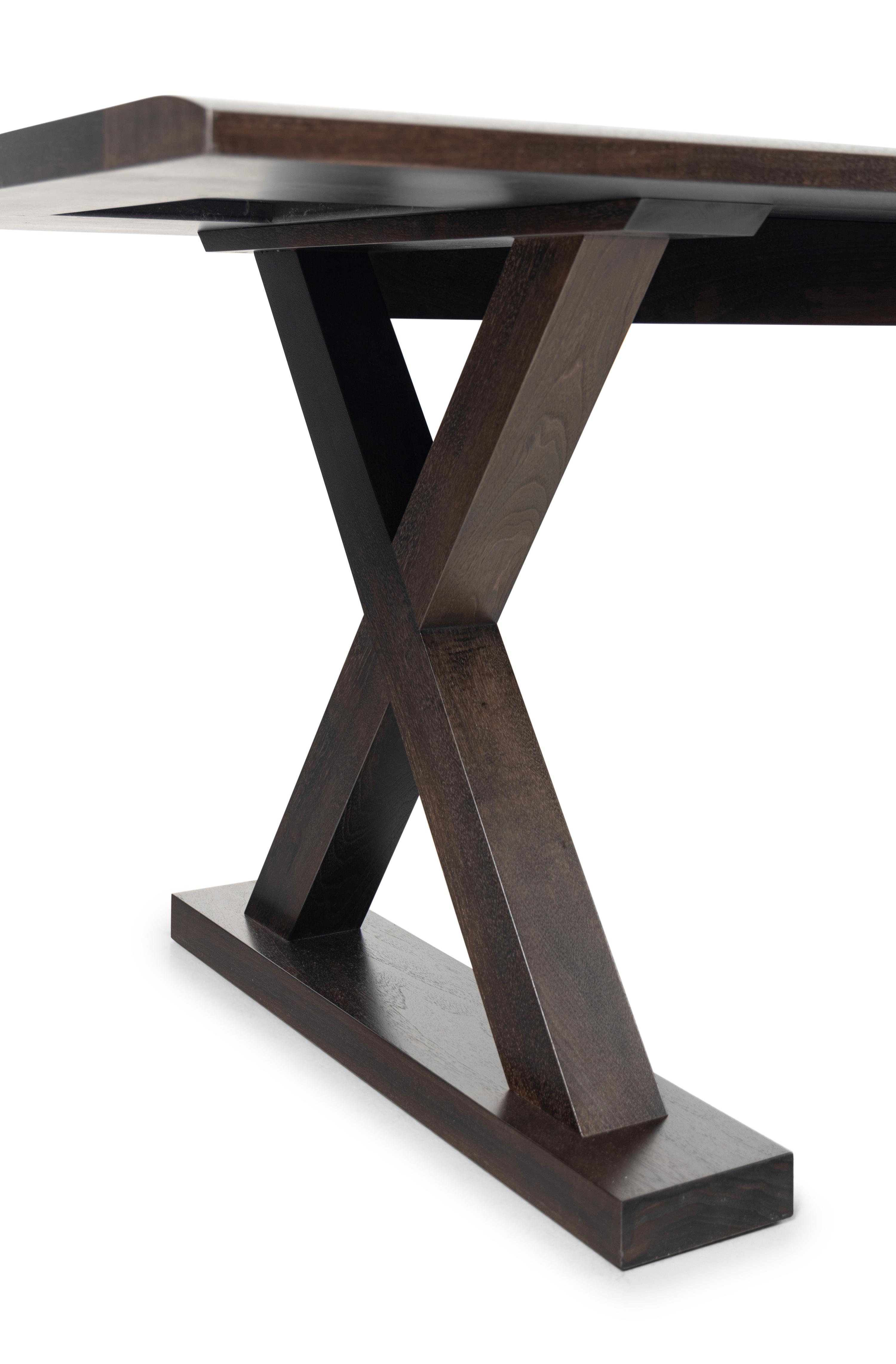 Standard Courrier Table