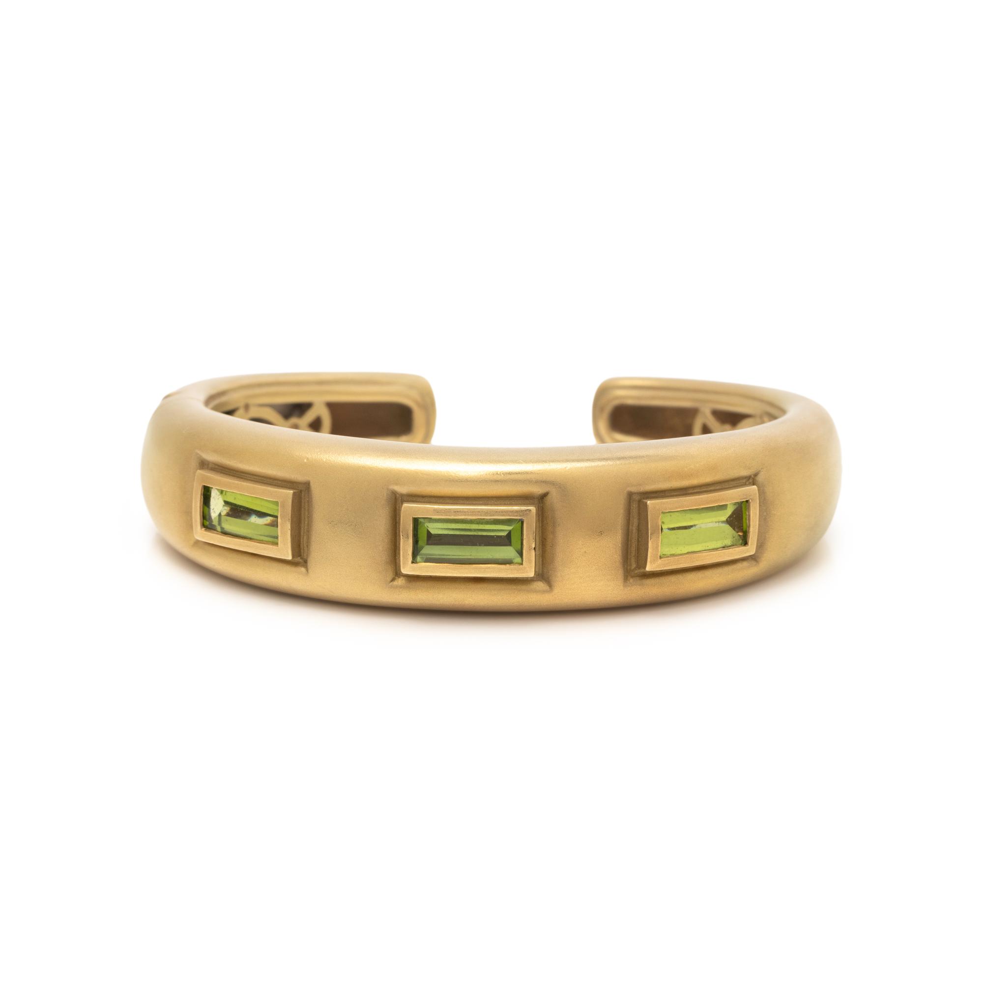 KIESELSTEIN-CORD, YELLOW GOLD AND PERIDOT CUFF BRACELET