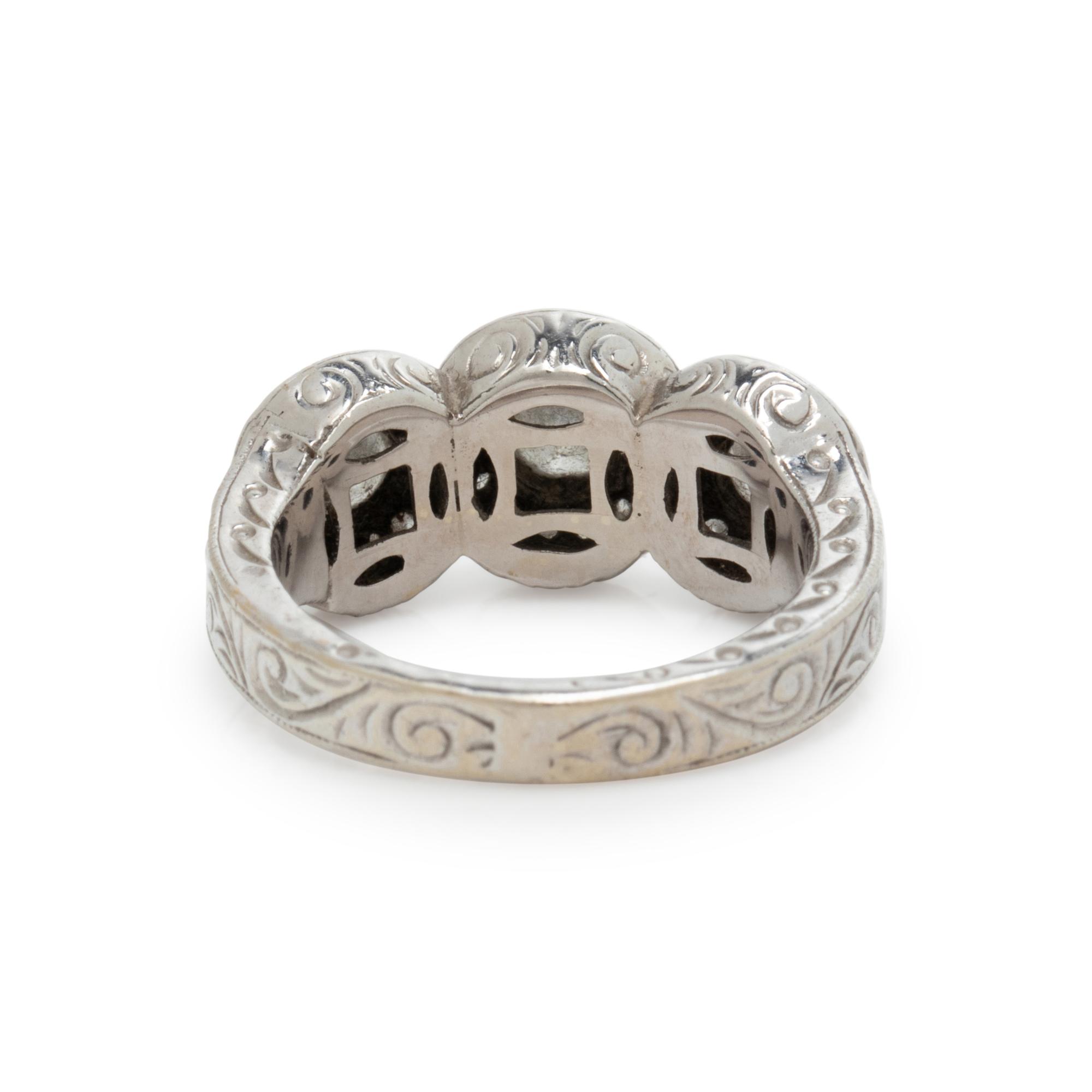 WHITE GOLD AND DIAMOND RING