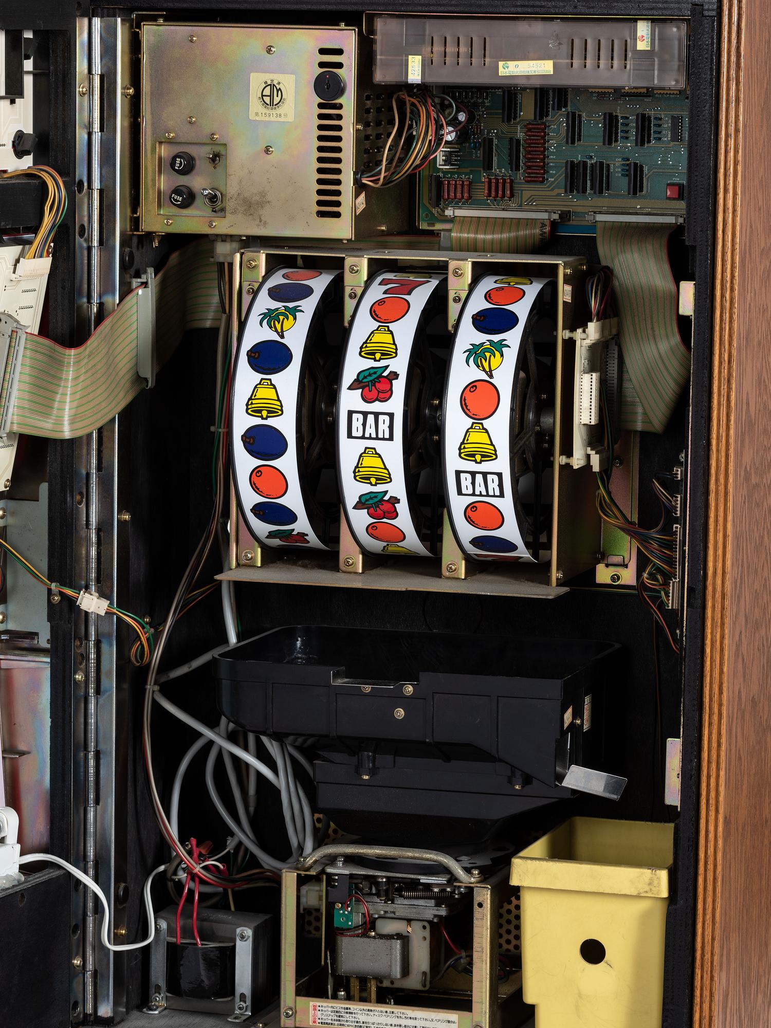 An Asahi Seiko Dunes Casino 25 Cent Electric Slot Machine
