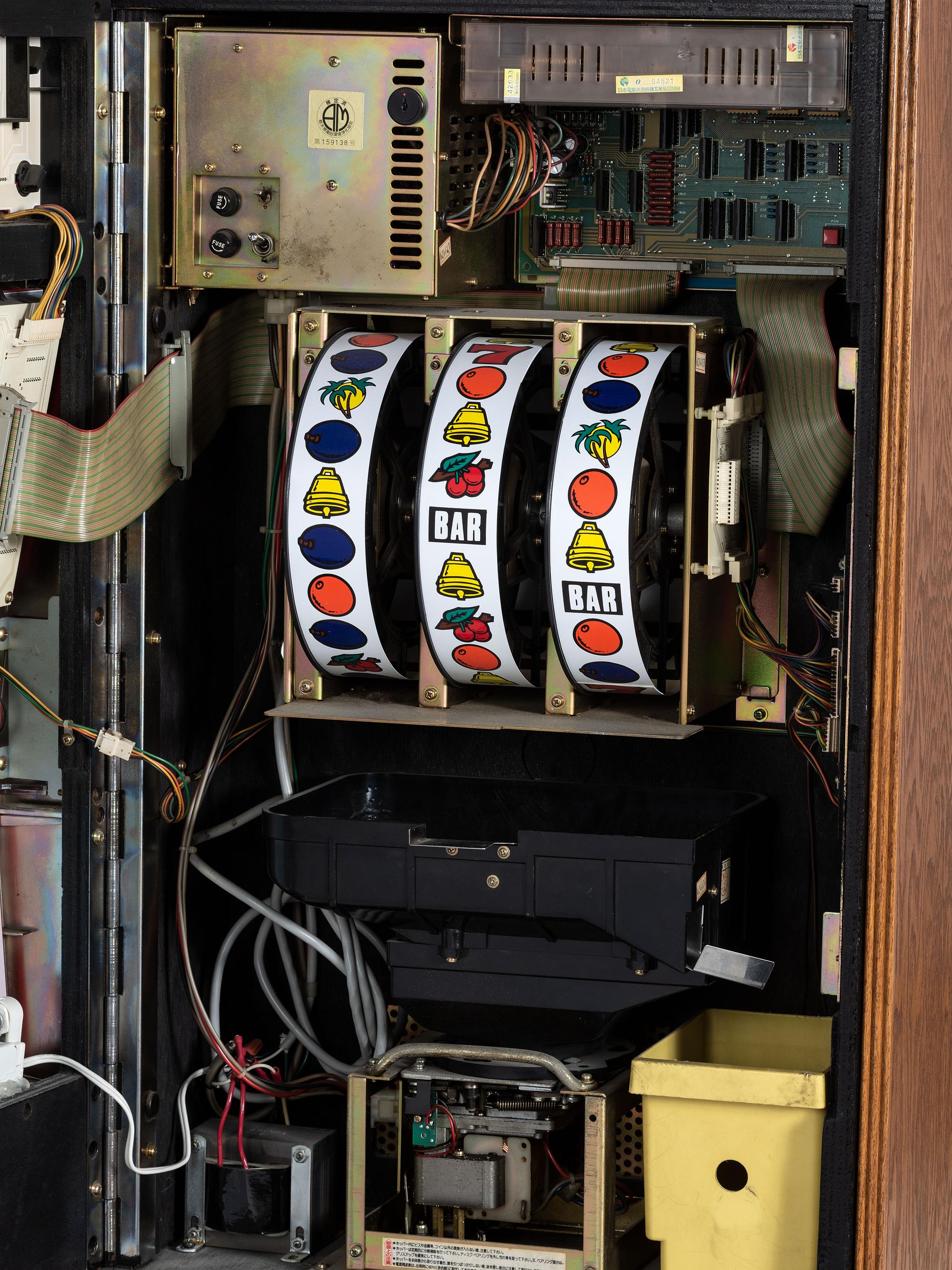 An Asahi Seiko Dunes Casino 25 Cent Electric Slot Machine