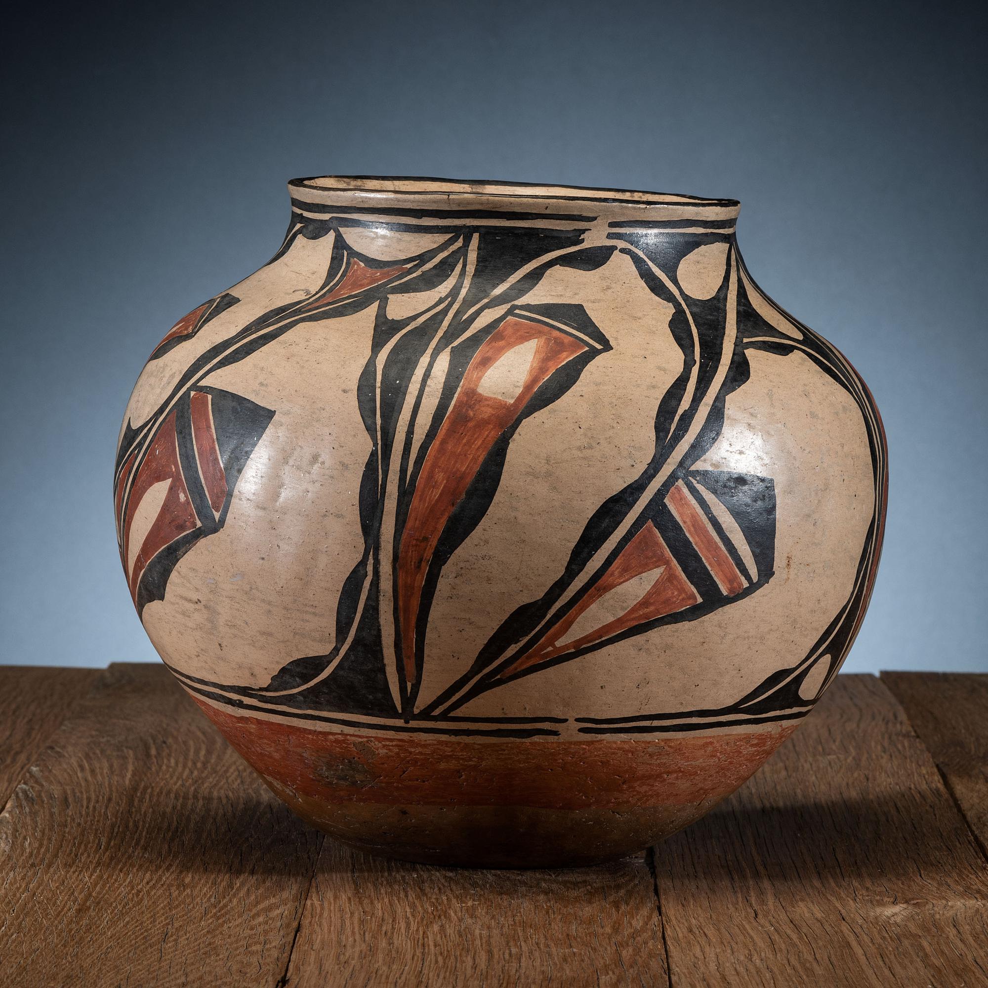 Kewa / Cochiti Pottery Jar