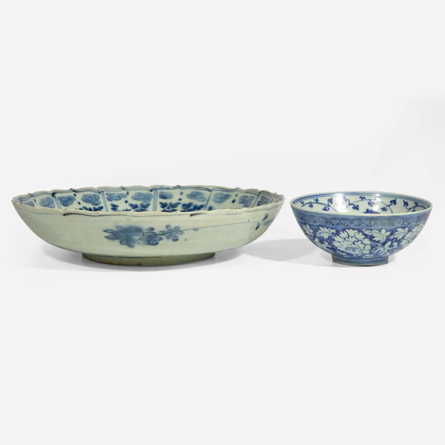 A Chinese blue and white bowl and a "Swatow" dish 青花盌及汕頭盤各一隻 Ming dynasty 15th/16th Century ? ???????