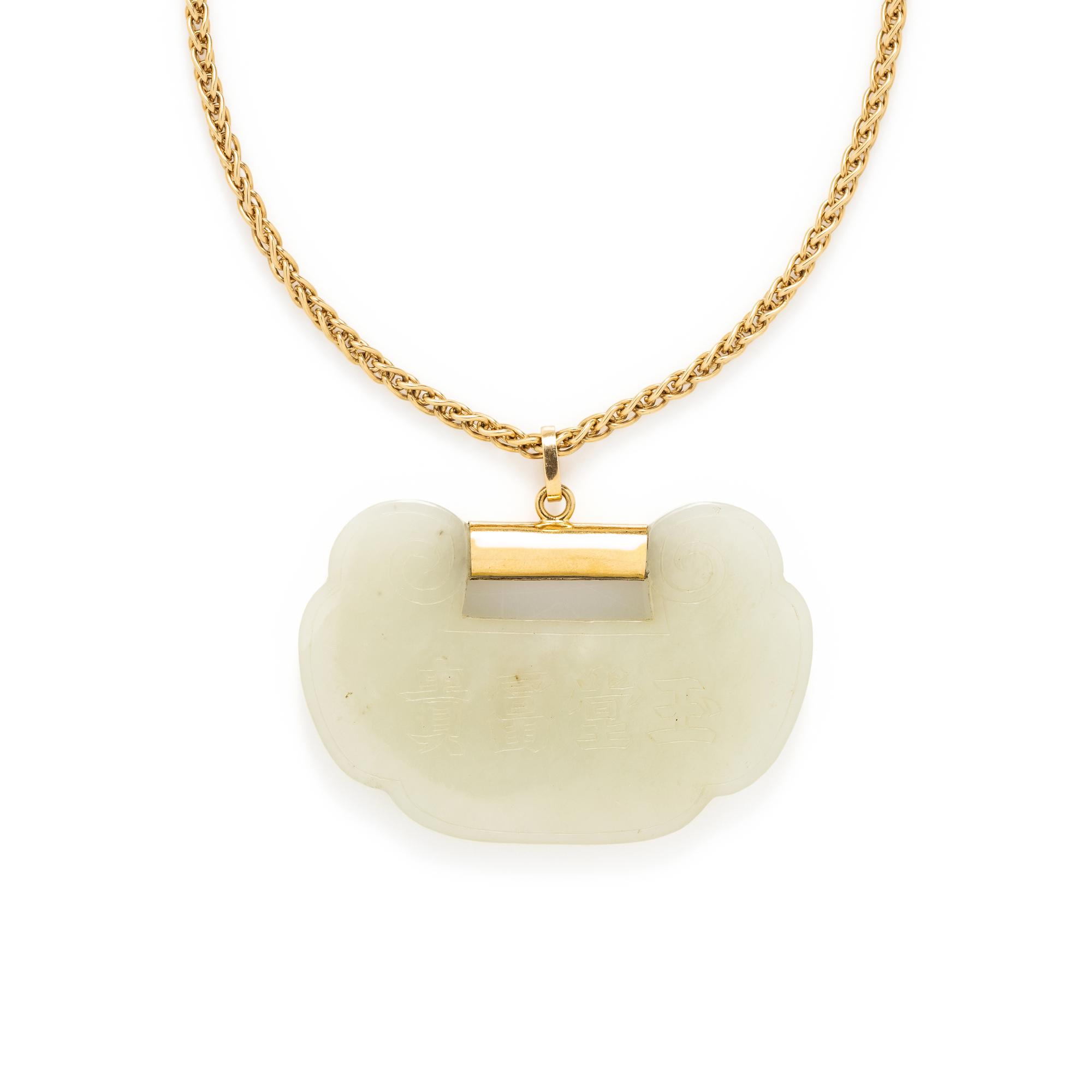 YELLOW GOLD AND CARVED JADE NECKLACE