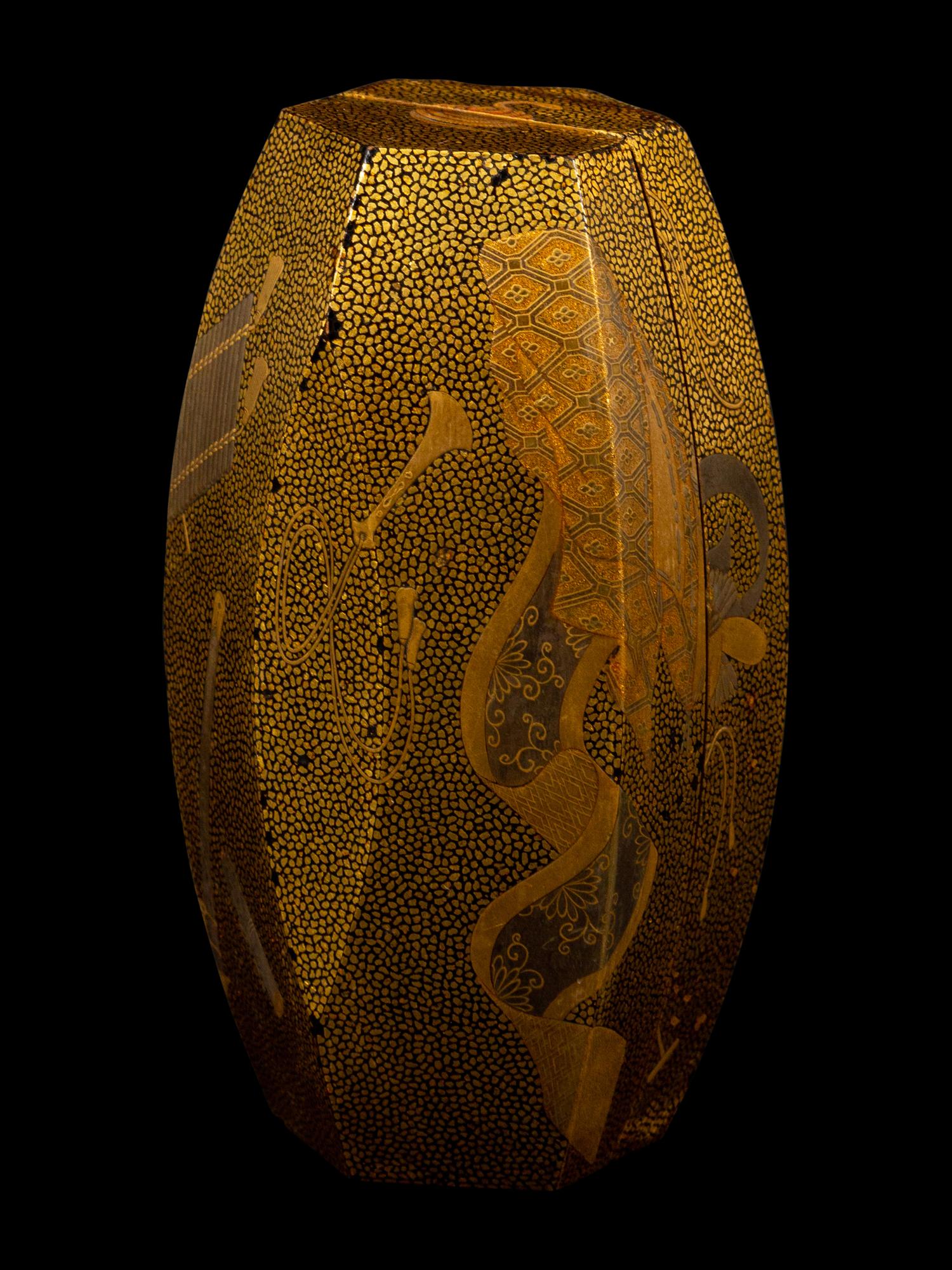 A Japanese Gold Lacquer Drum-Form Covered Box, Kobako