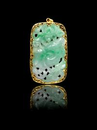 A Yellow Gold Mounted Apple Green Jadeite Pendant