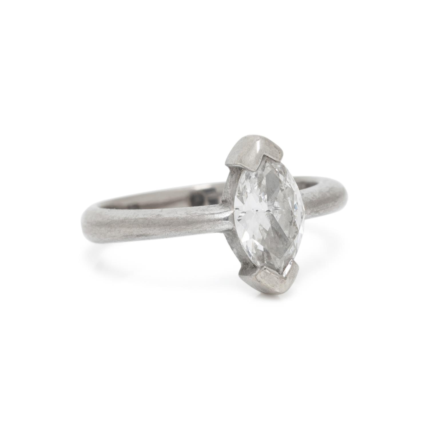 WHITE GOLD AND DIAMOND RING