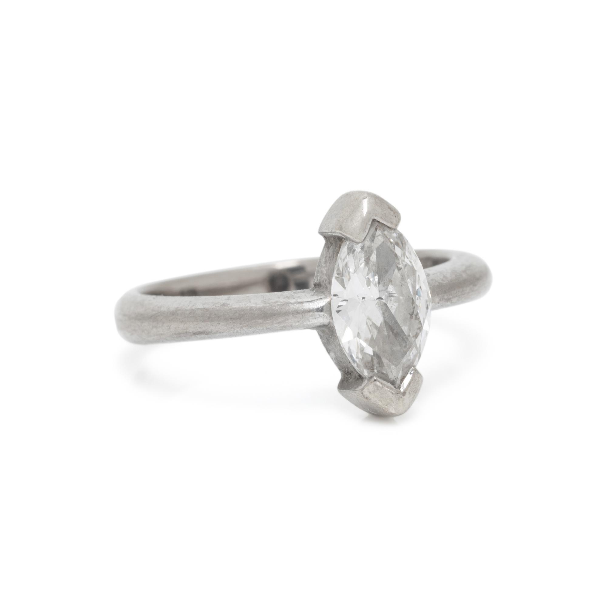 WHITE GOLD AND DIAMOND RING
