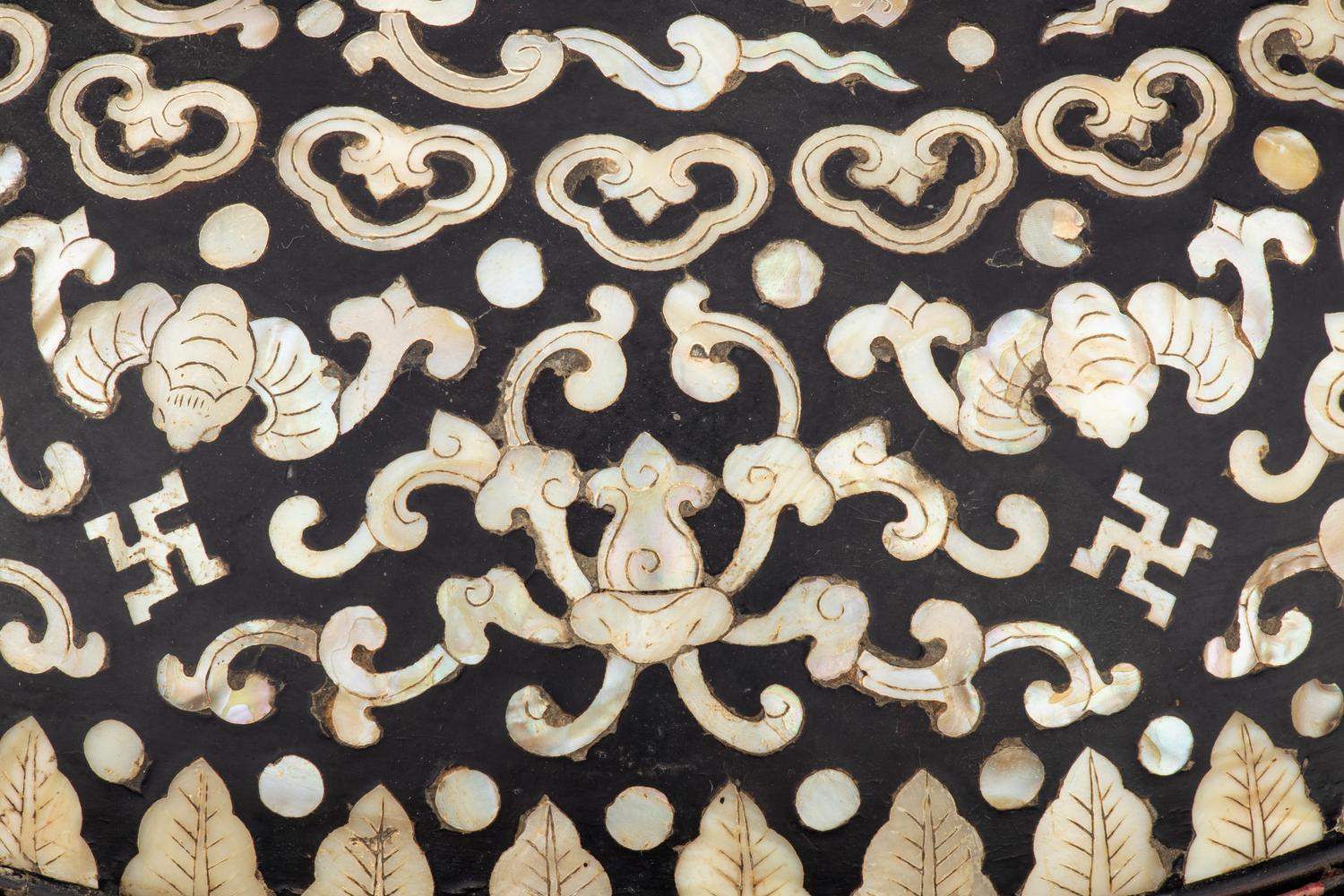 A Mother-of-Pearl Inlaid Black Lacquered Covered Box