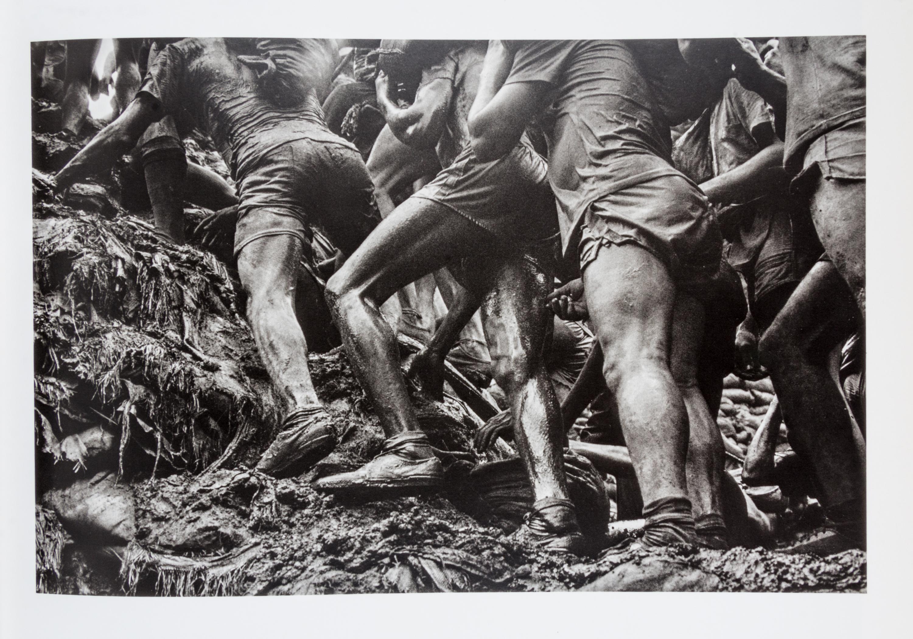 (PHOTOGRAPHY) 3 works by Eve Arnold, Annie Liebovitz and Sebastaio Salgado.