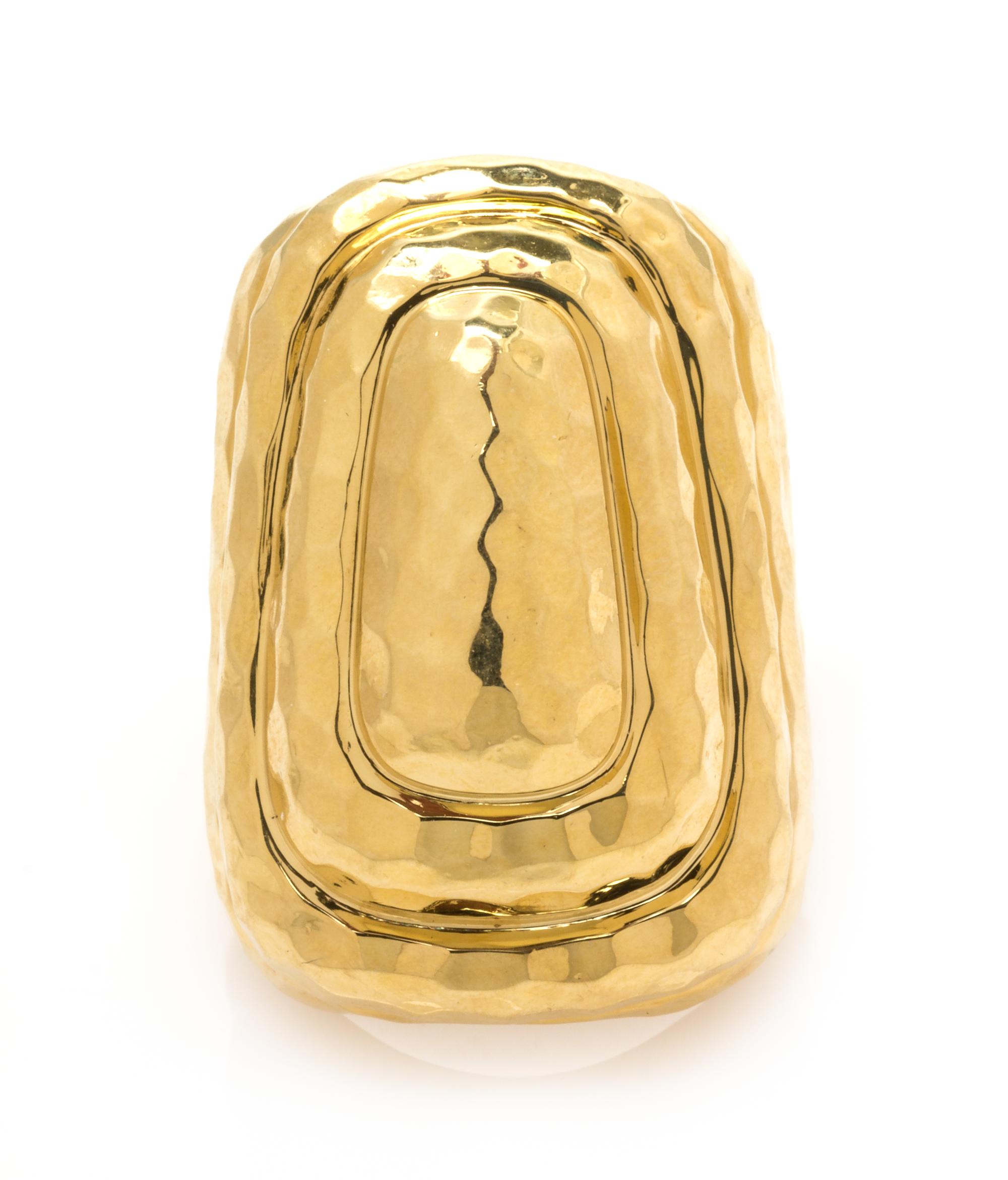 An 18 Karat Yellow Gold Ring, Dunay, 12.60 dwts.