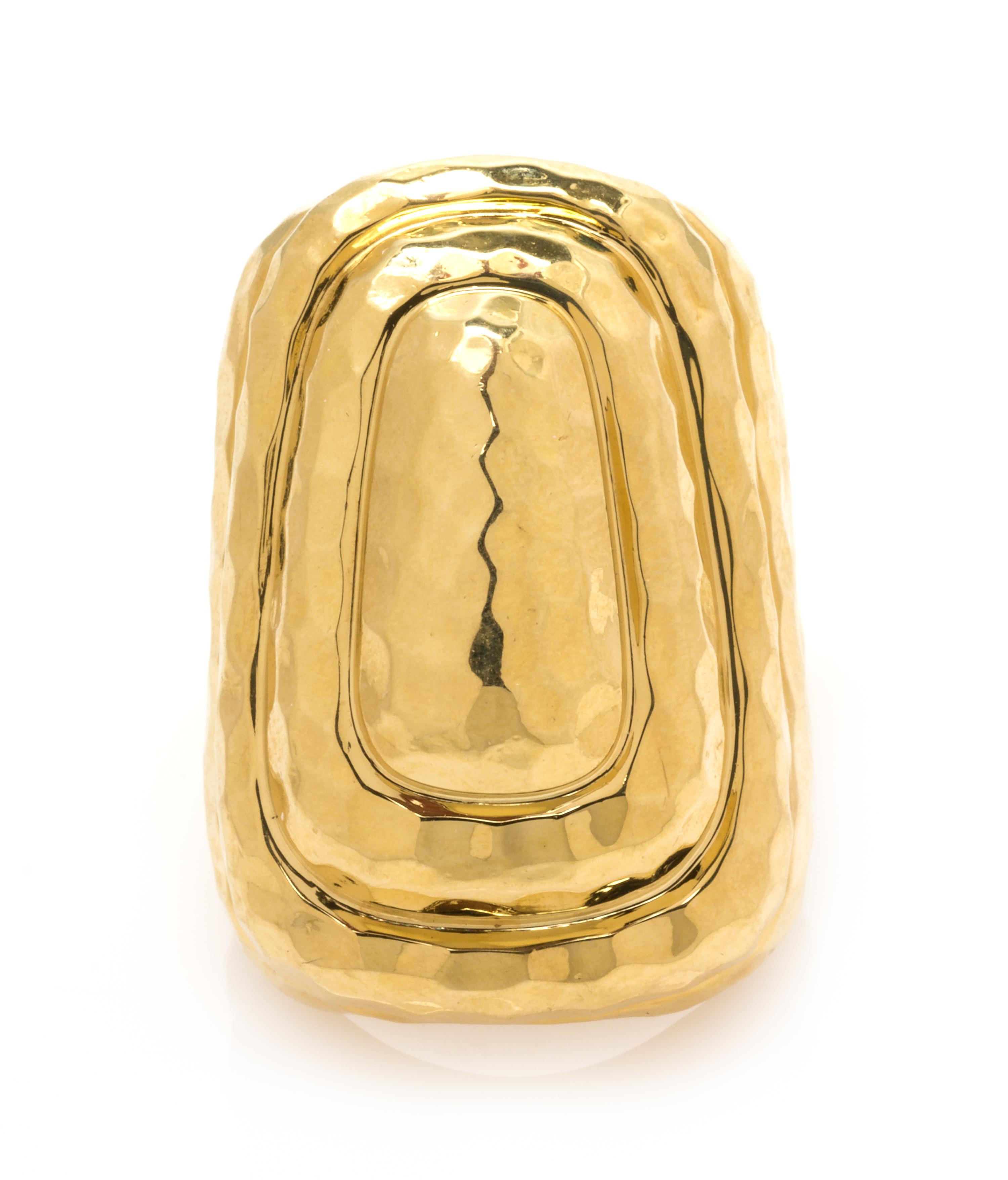 An 18 Karat Yellow Gold Ring, Dunay, 12.60 dwts.