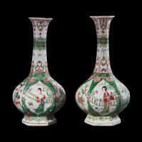 An Associated Pair of Chinese Famille Verte Porcelain Bottle Vases, Kangxi Period 清康熙 五彩仕女圖六方賞瓶兩件