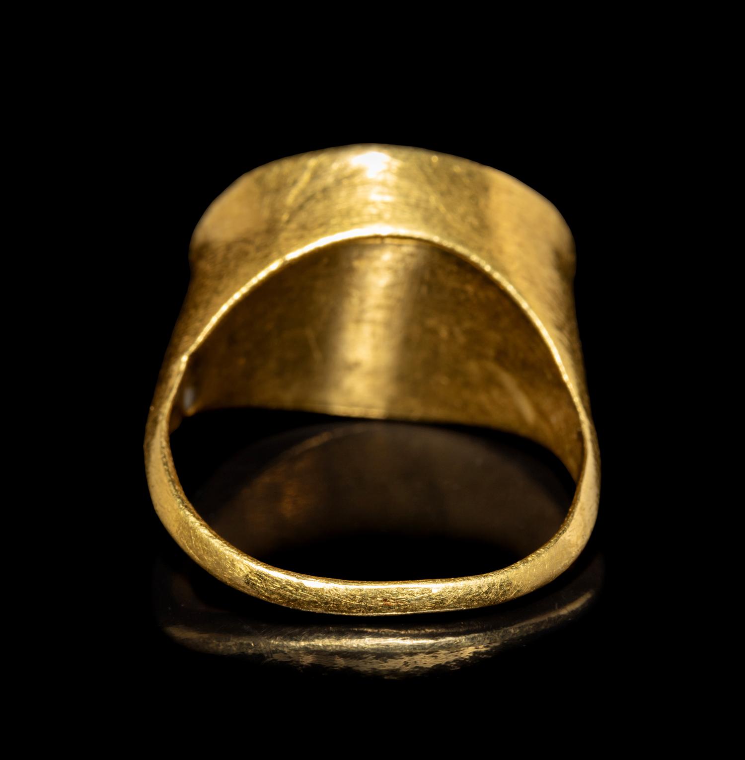 A Roman Gold and Banded Agate Finger Ring with a Warrior