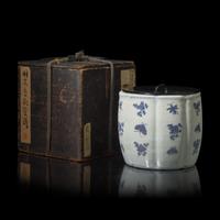 A Chinese Blue and White 'Kosometsuke' Floral Vessel for the Japanese Market, 17th Century 十七世紀 古染付青花草蟲紋罐