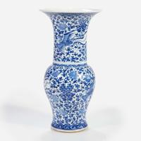 A Chinese blue and white porcelain "phoenix-tail" vase