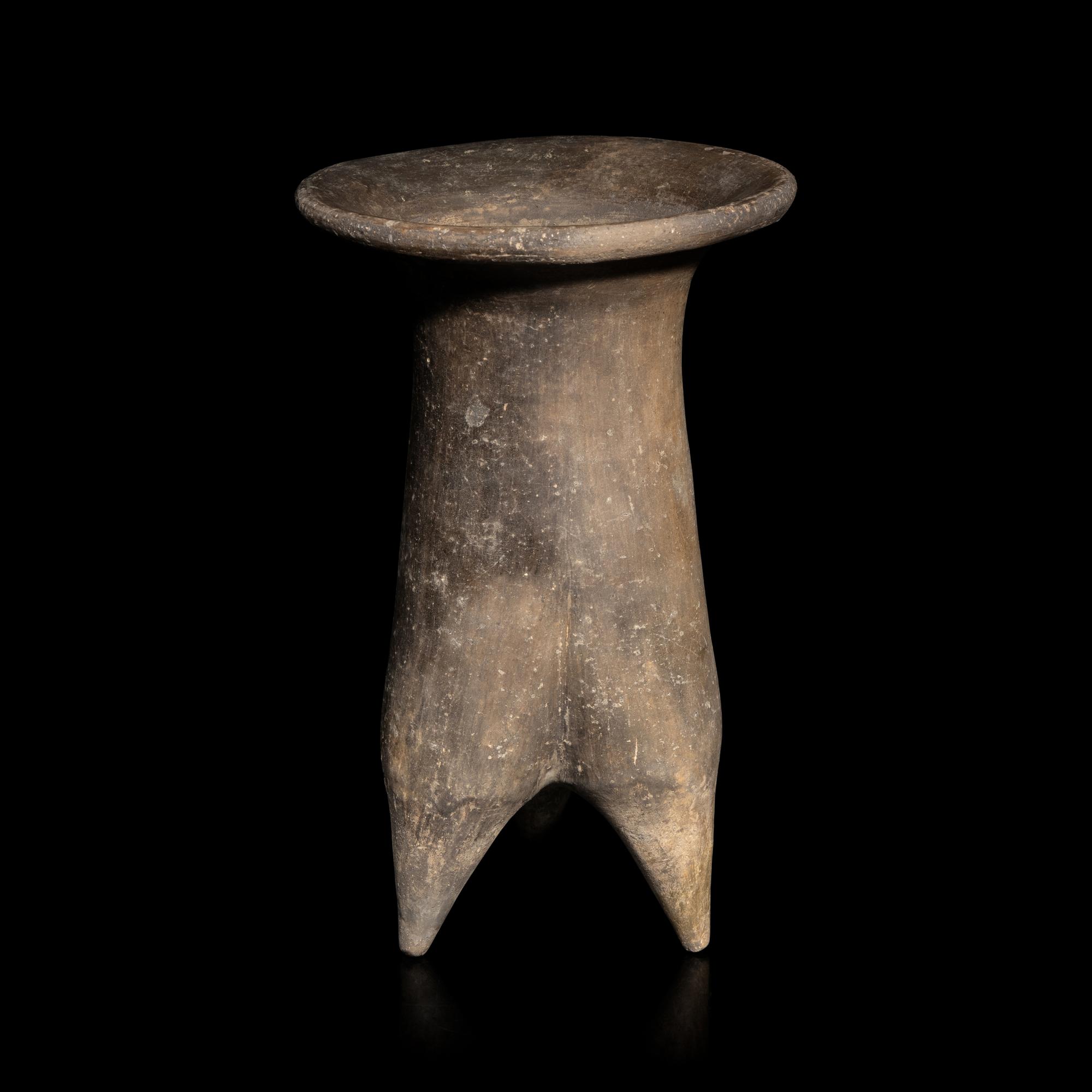 A Chinese Neolithic Pottery Tripod Vessel, Li , Xiajiadian Culture 夏家店下層文化 灰陶三足鬲