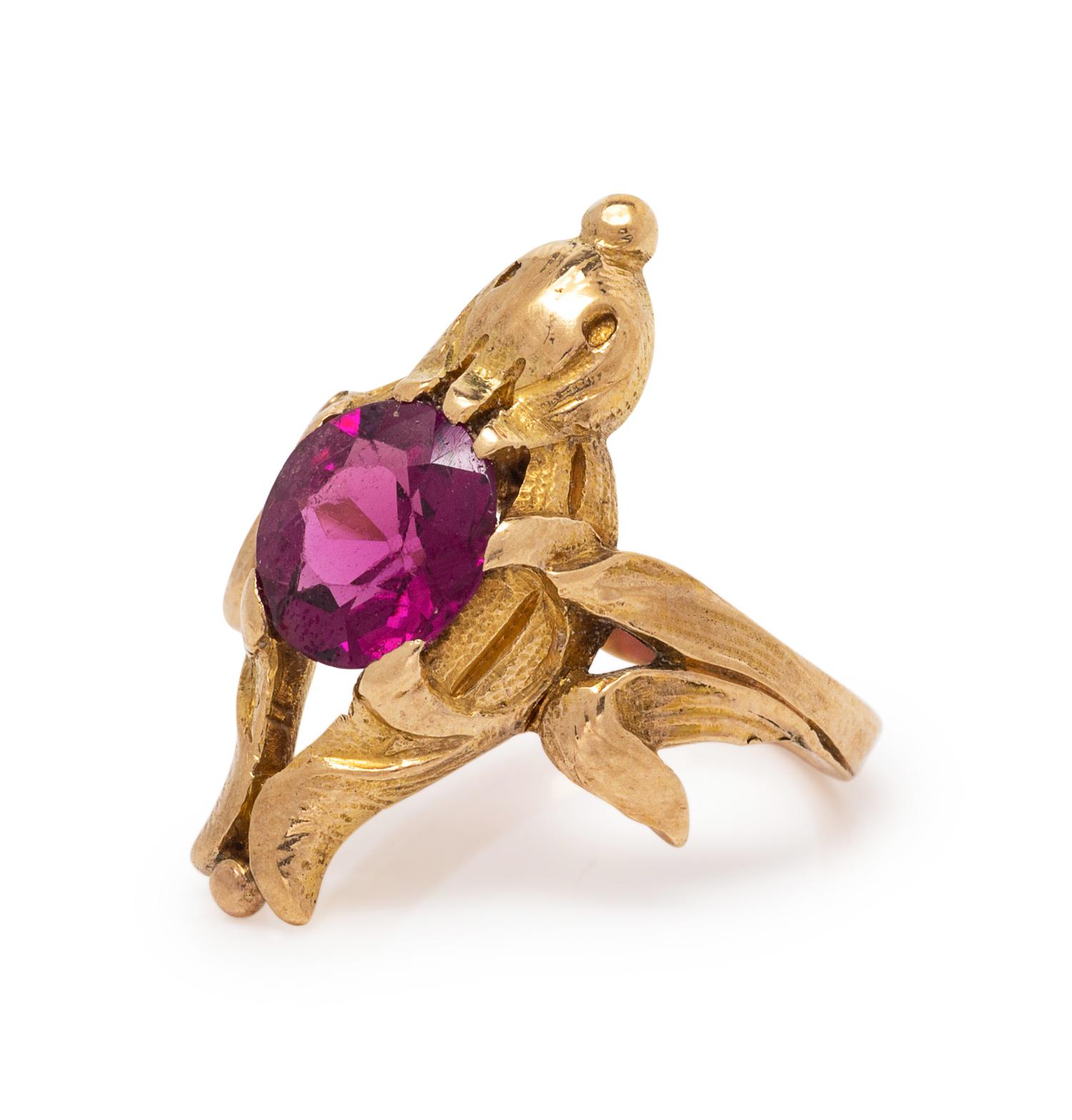 A Yellow Gold and Glass Foliate Motif Ring,
