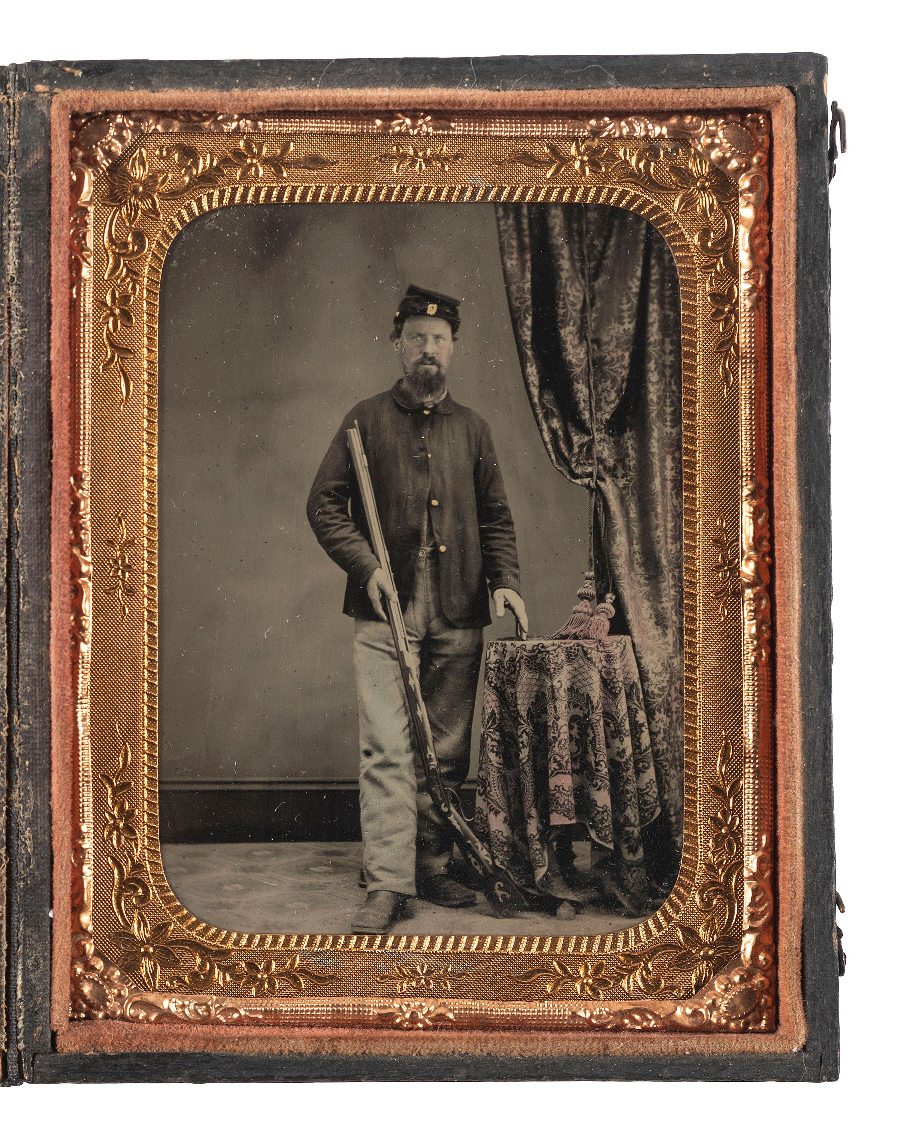 [CIVIL WAR]. Quarter plate tintype featuring a Union soldier with a civilian rifle.