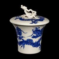 A Japanese Blue and White 'Dragon' Trumpet Cup and Cover by Makuzu Kozan (1842-1916) 宮川香山製青花敞口蓋杯