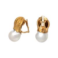 NICHOLAS VARNEY, YELLOW GOLD AND CULTURED BAROQUE PEARL PEANUT EARCLIPS