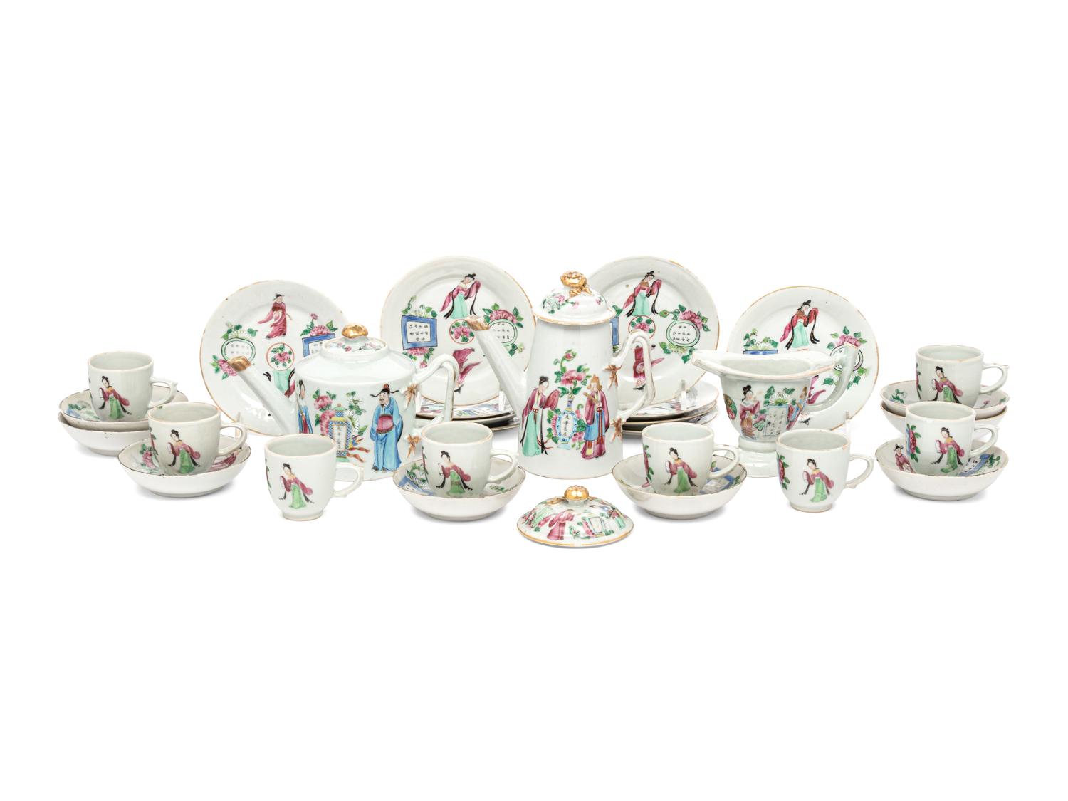 A Chinese Export Porcelain Tea and Coffee Service