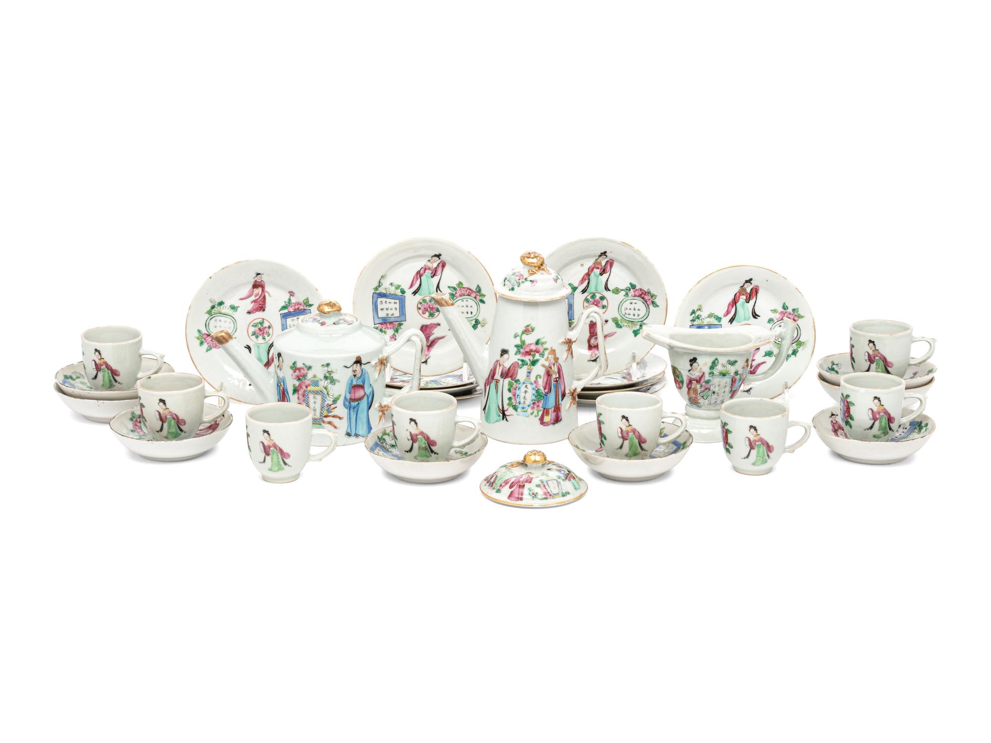 A Chinese Export Porcelain Tea and Coffee Service