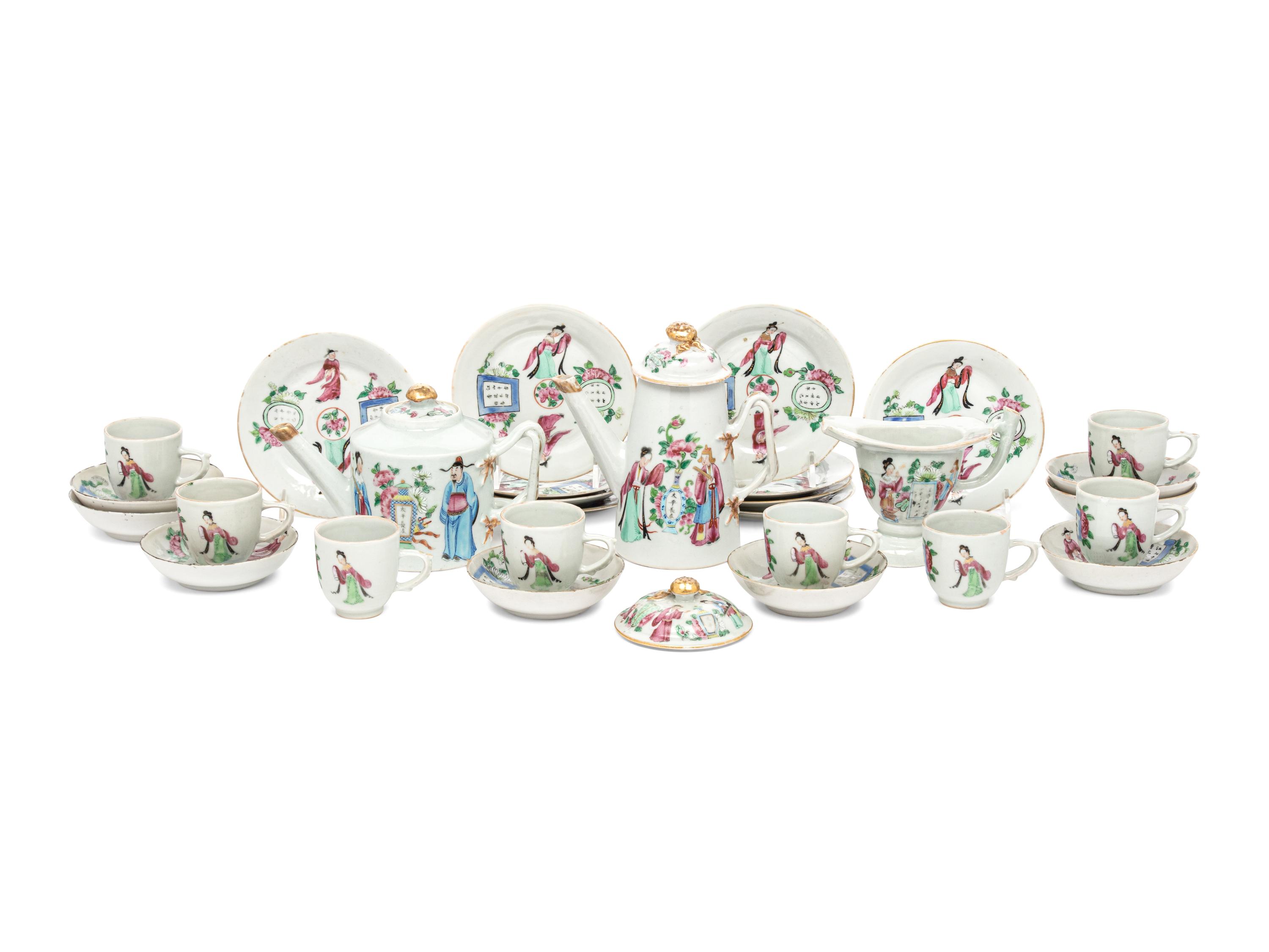 A Chinese Export Porcelain Tea and Coffee Service