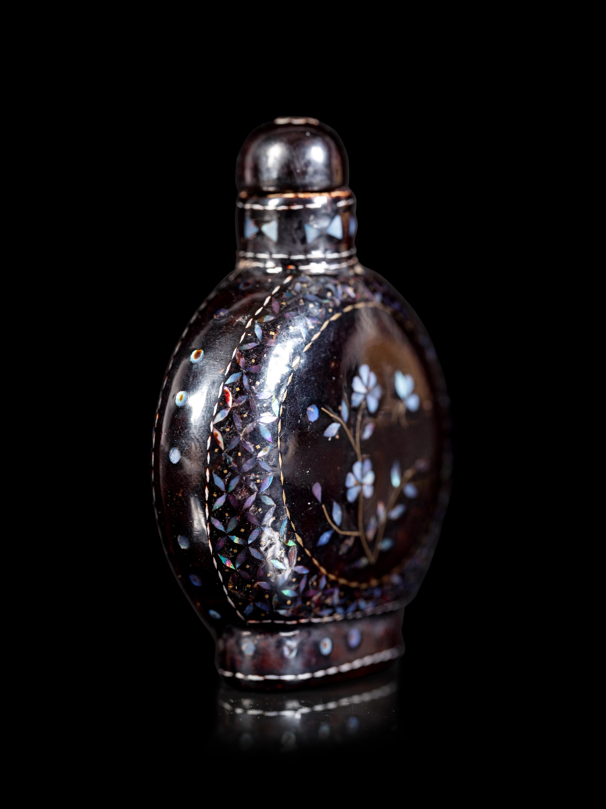 A Lac Burguaté Snuff Bottle
