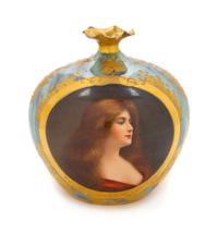 A Vienna Porcelain Vase Height 5 inches. — LATE 19TH/EARLY 20TH CENTURY