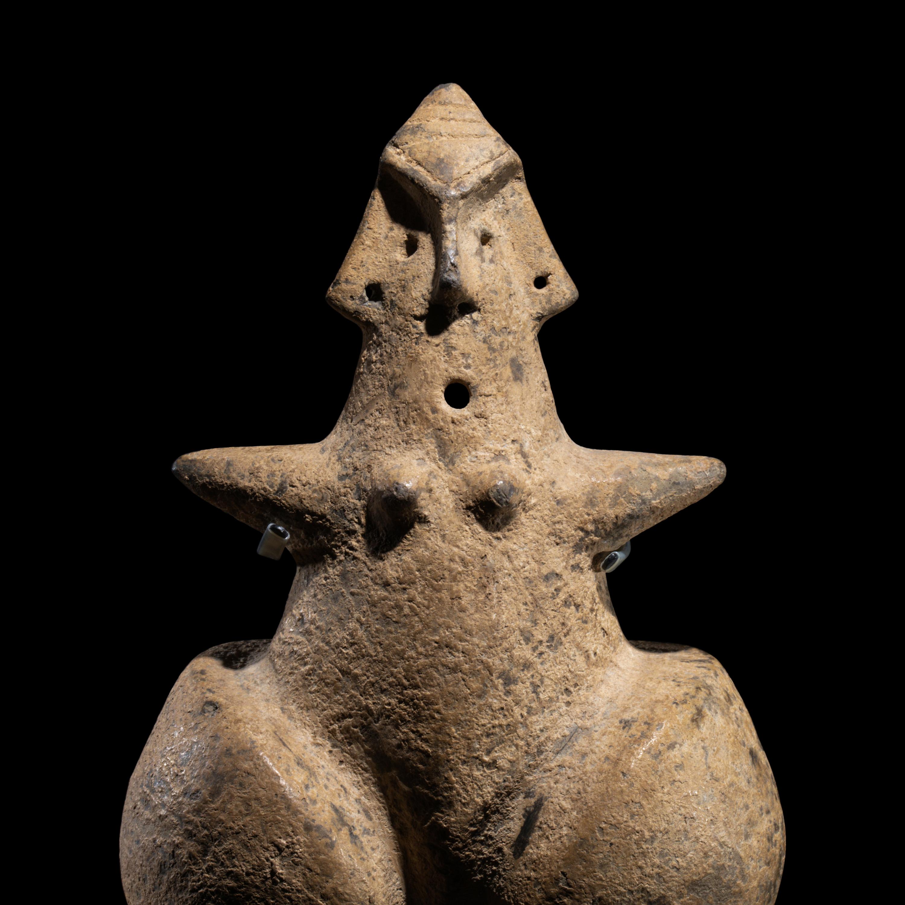 An Amlash Terracotta Female Figure